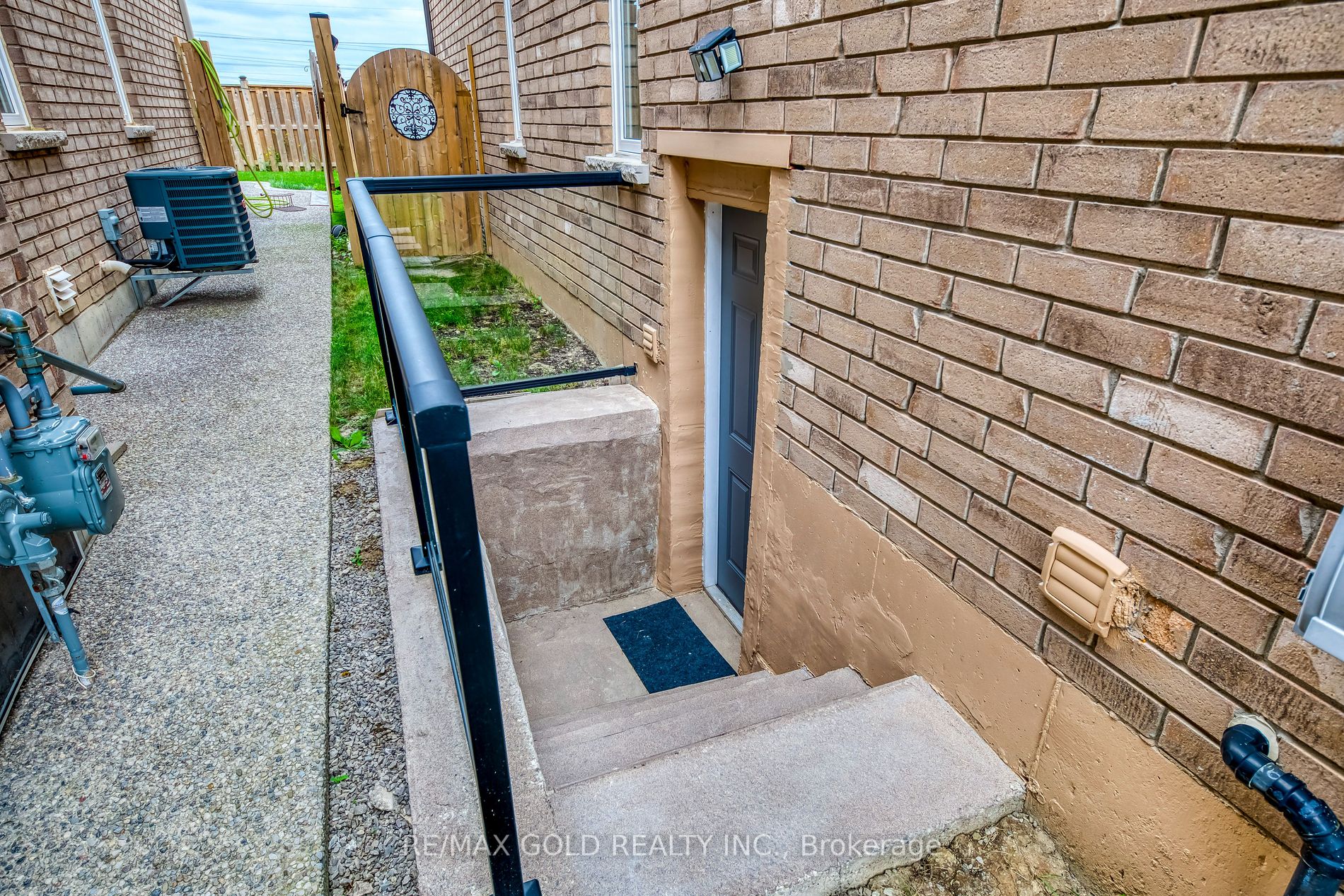 46 Whistler St