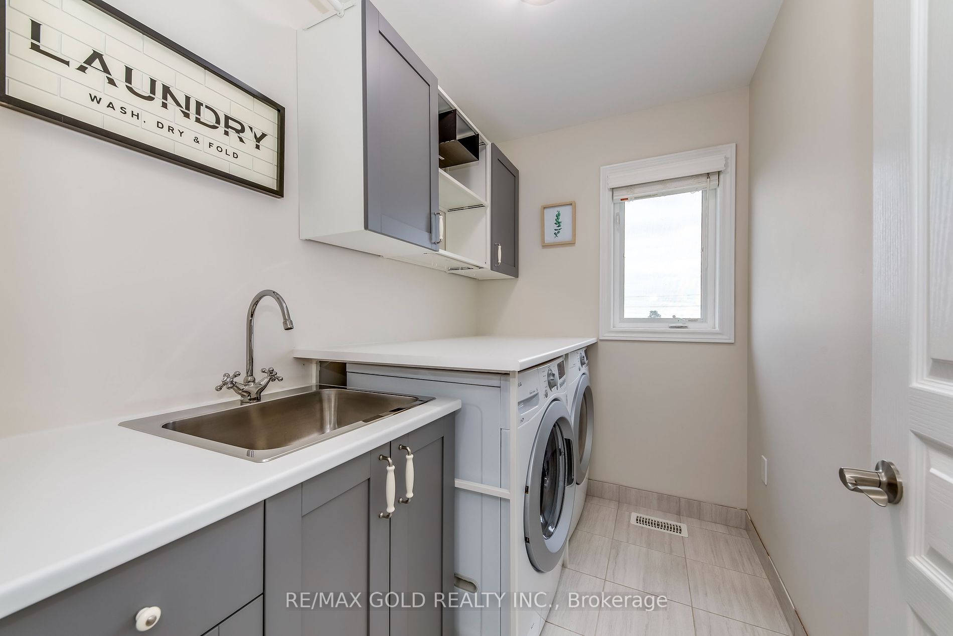 46 Whistler St