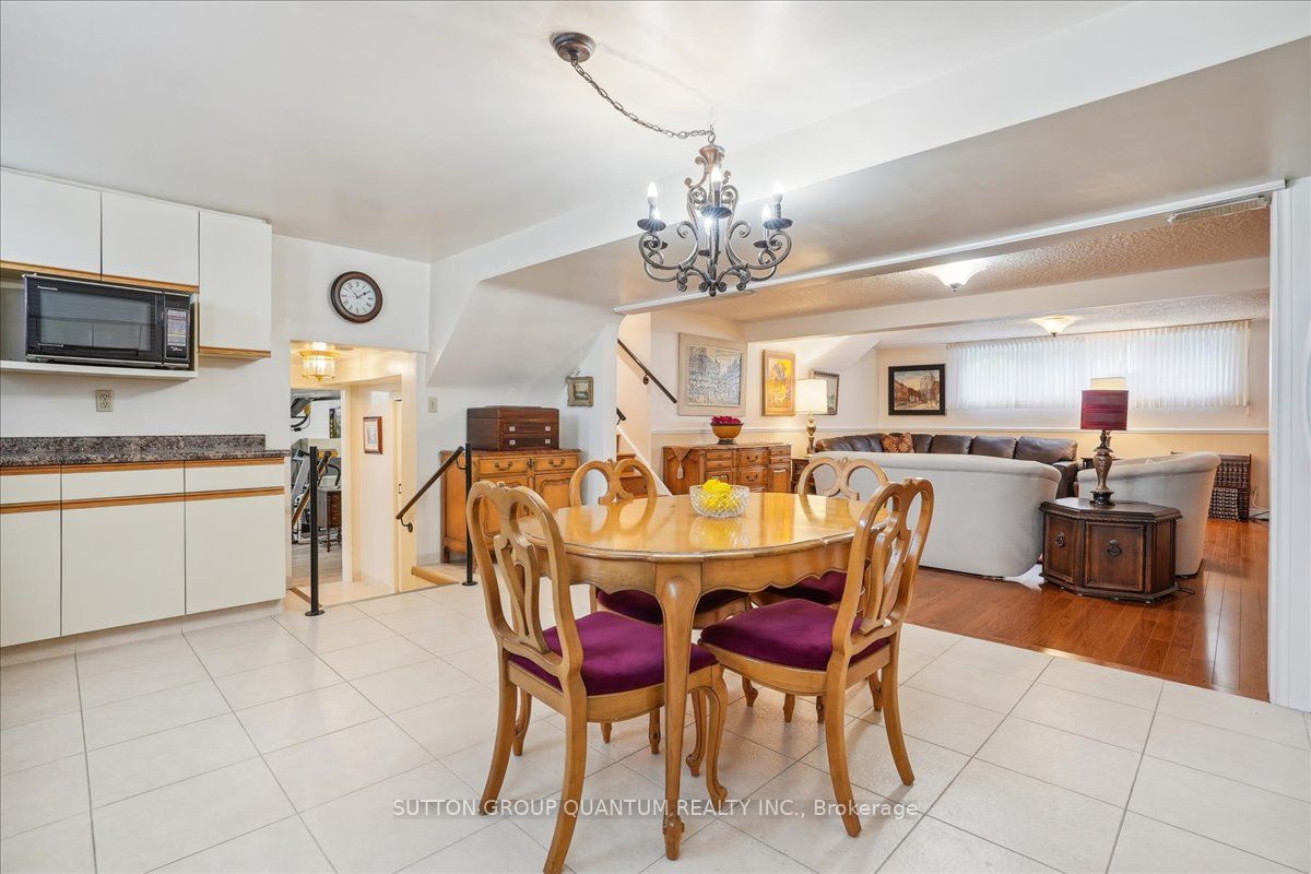 19 Meadowbrook Crescent