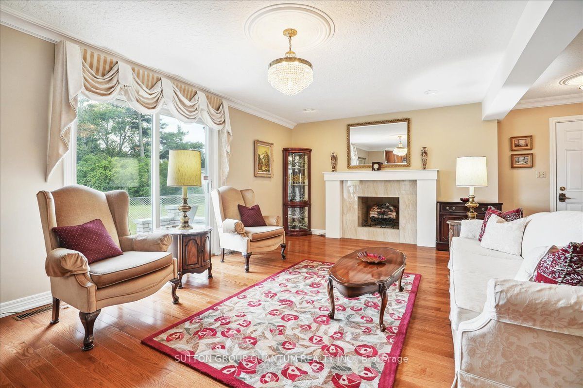 19 Meadowbrook Crescent