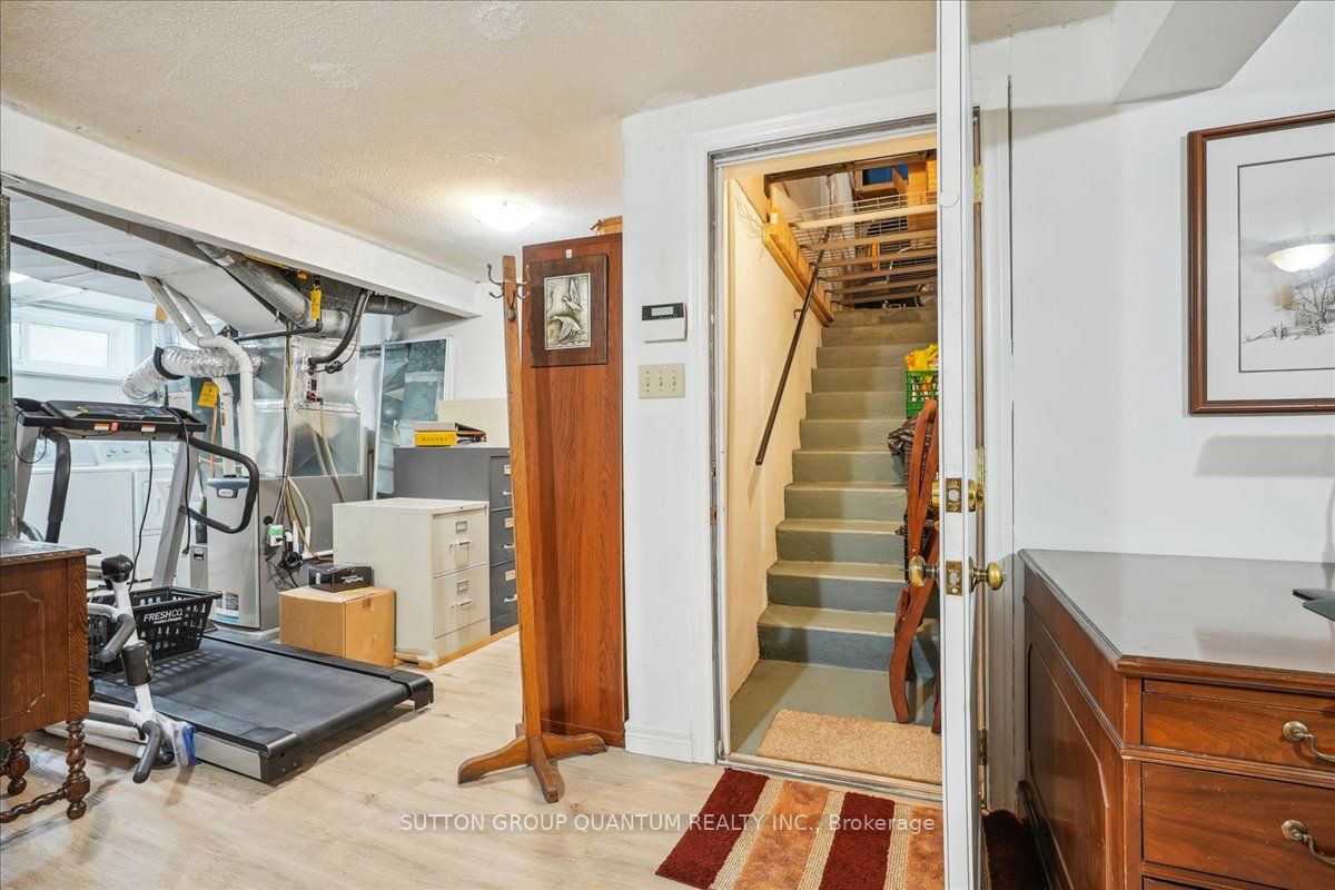 19 Meadowbrook Crescent