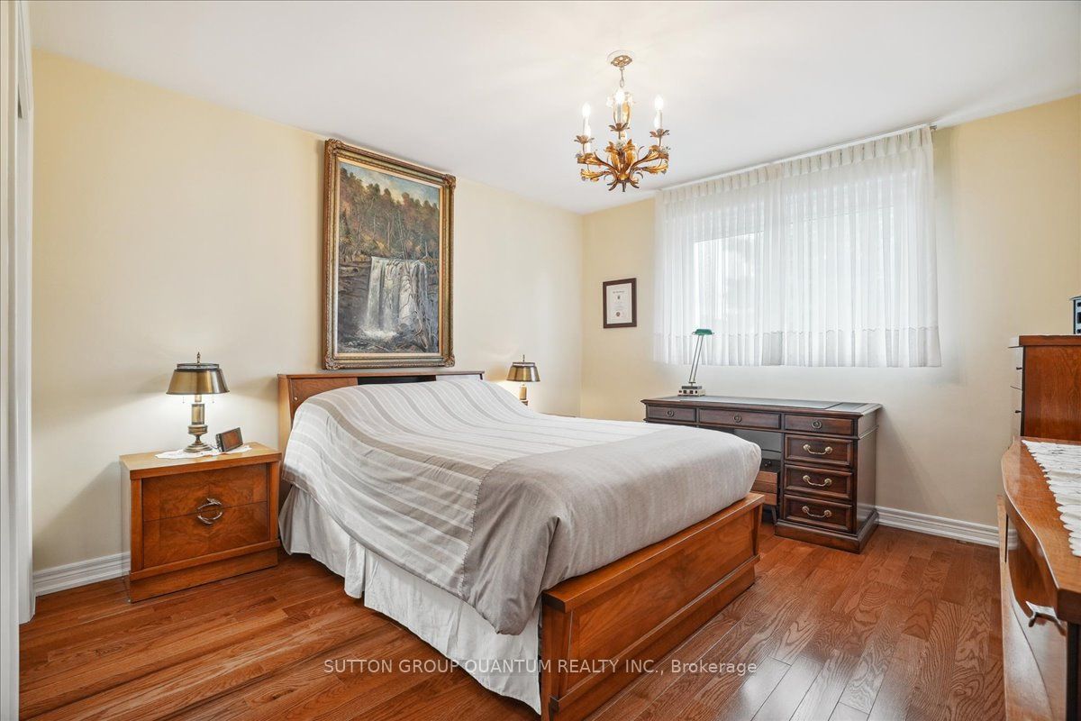 19 Meadowbrook Crescent