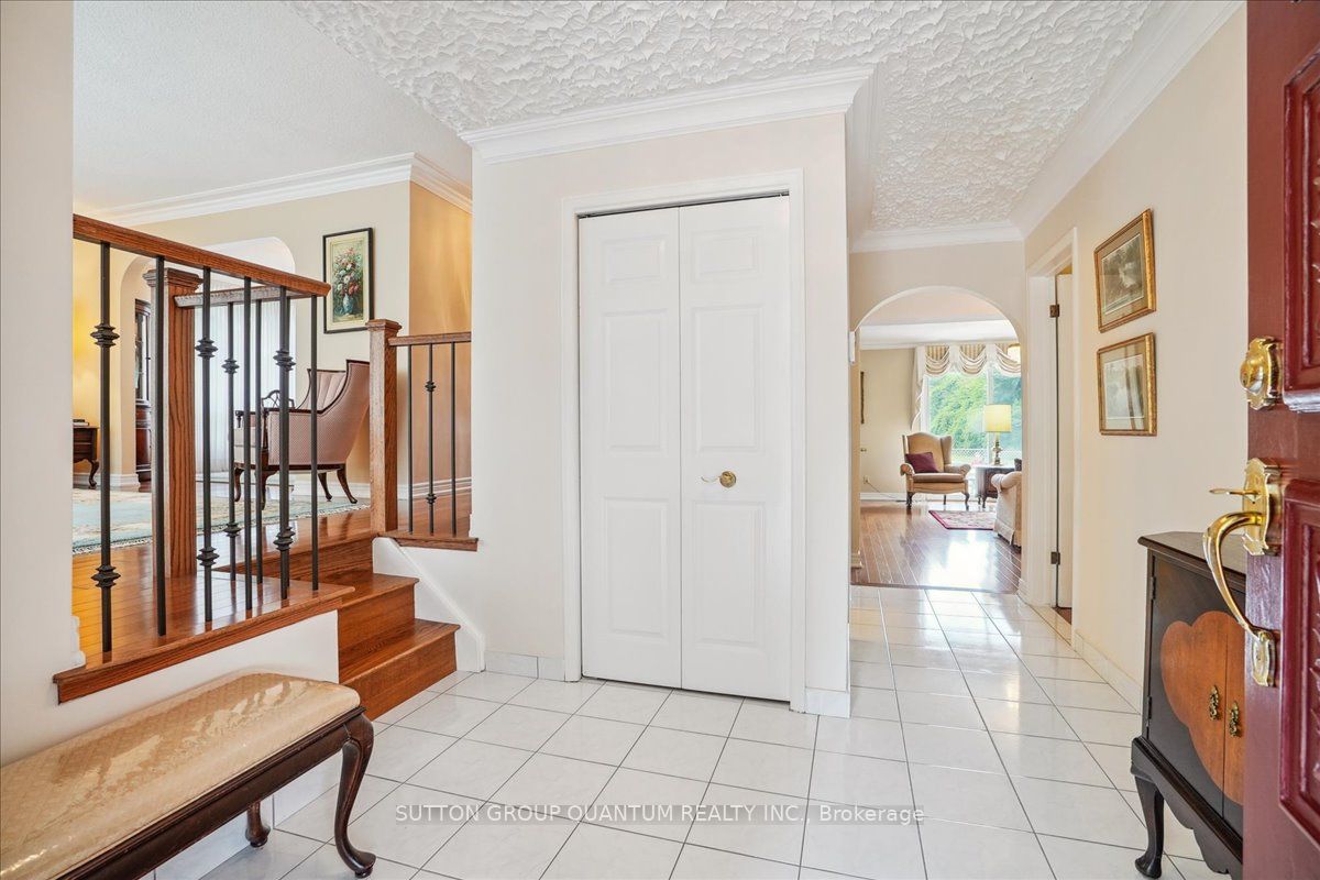 19 Meadowbrook Crescent