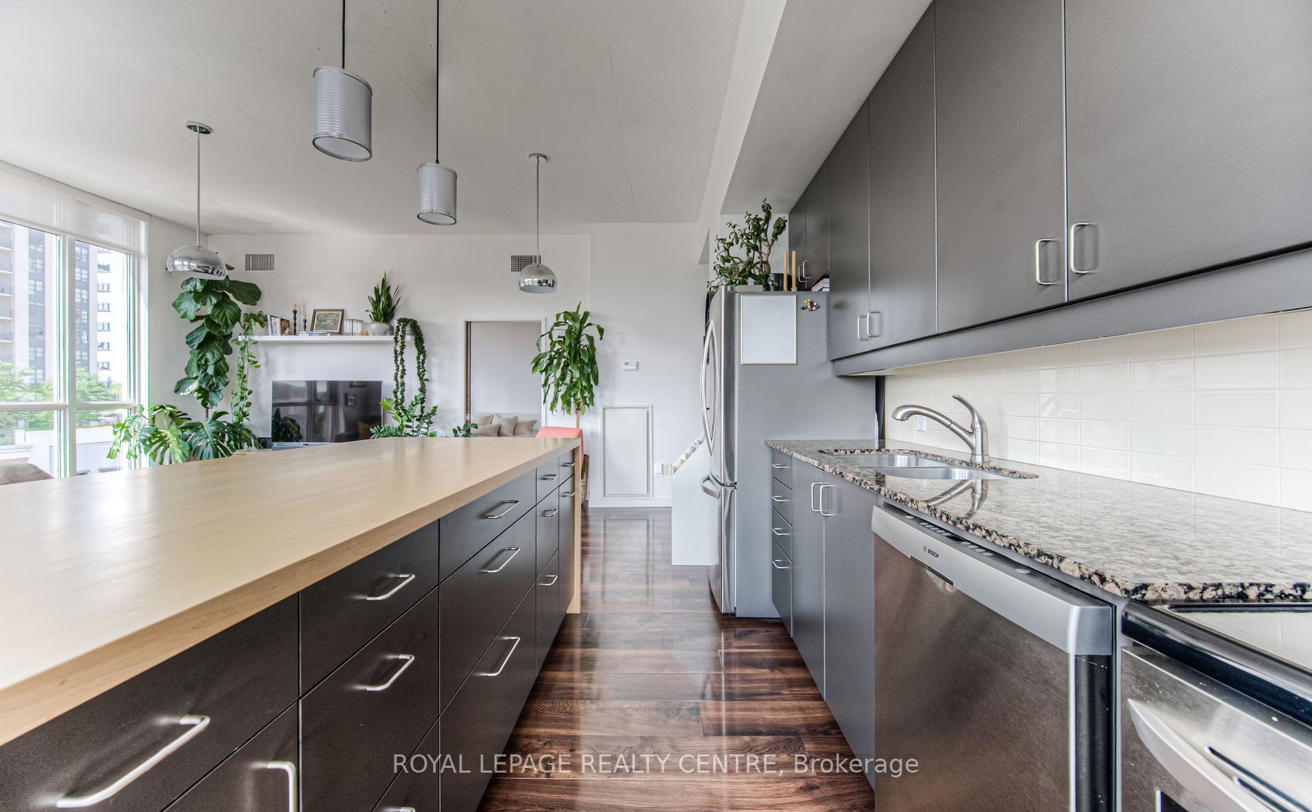 191 King Street S #511