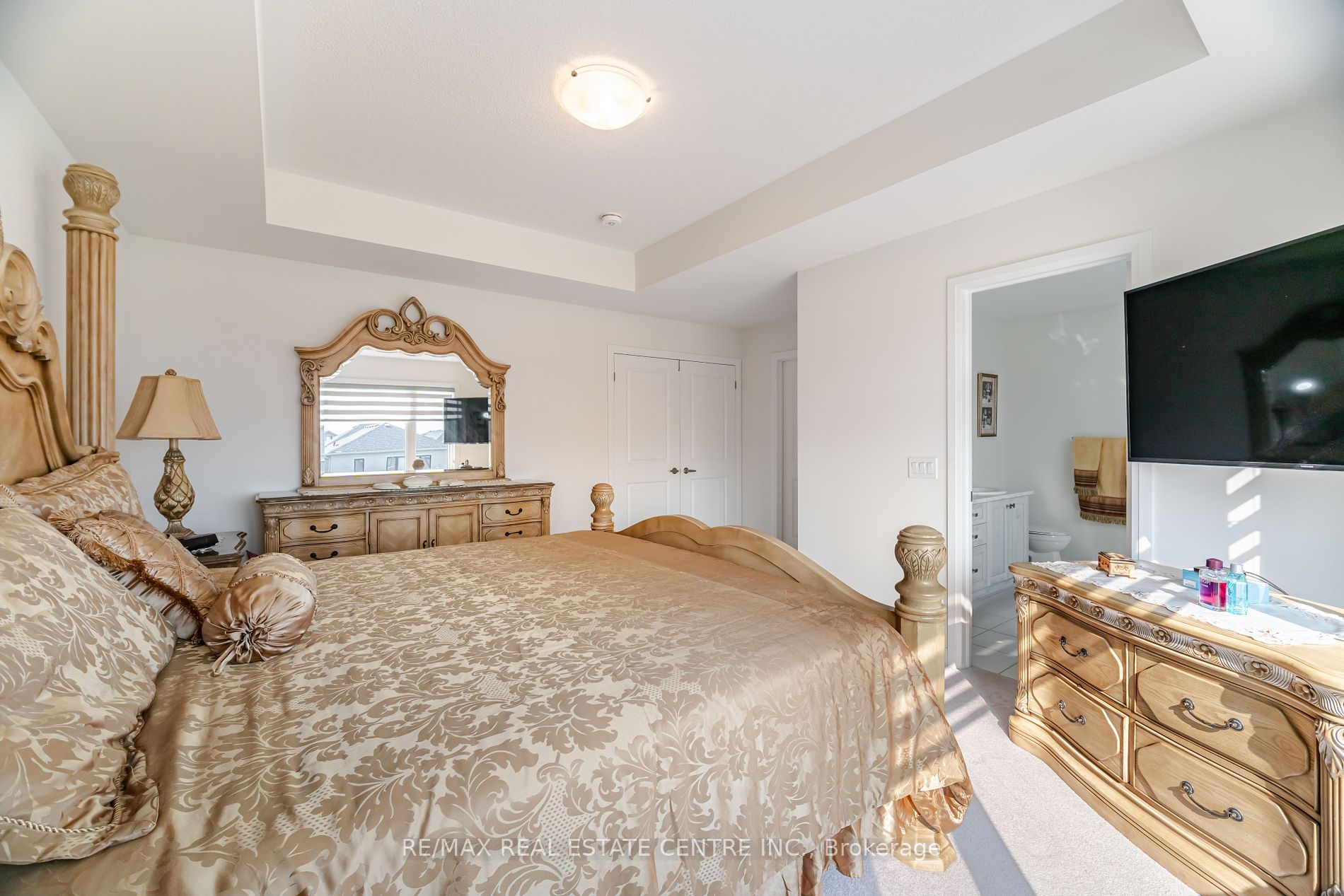 135 Fairey Crescent