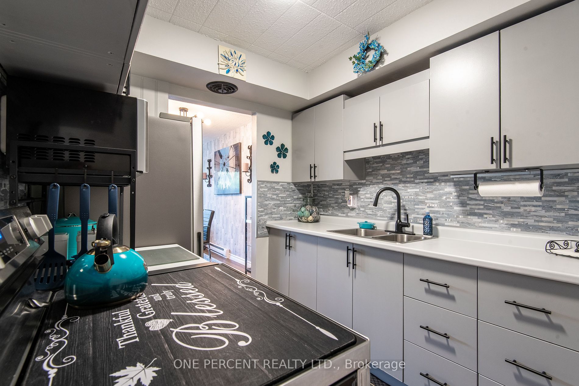 105 Conroy Cres, #103
