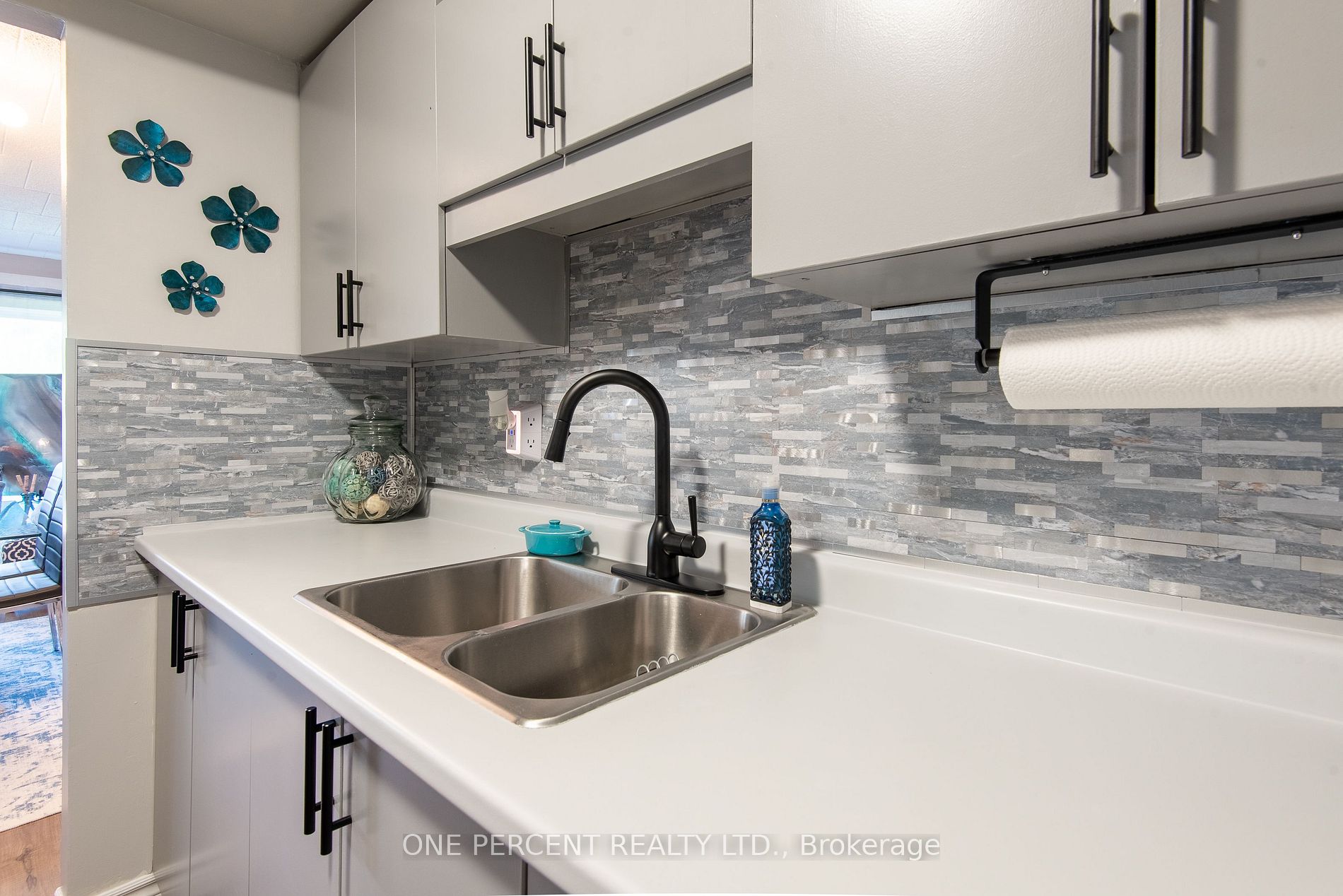 105 Conroy Cres, #103