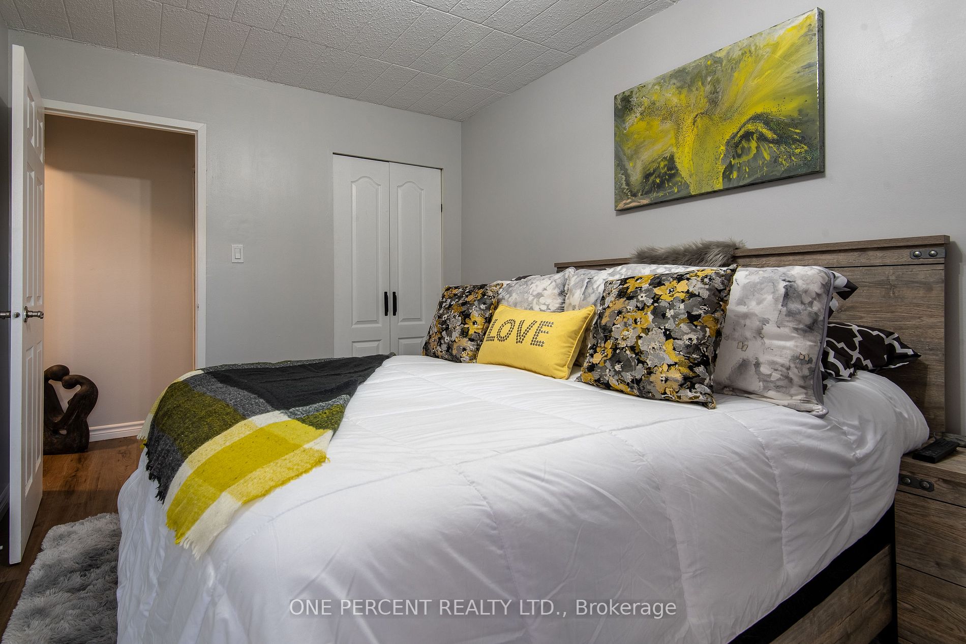 105 Conroy Cres, #103