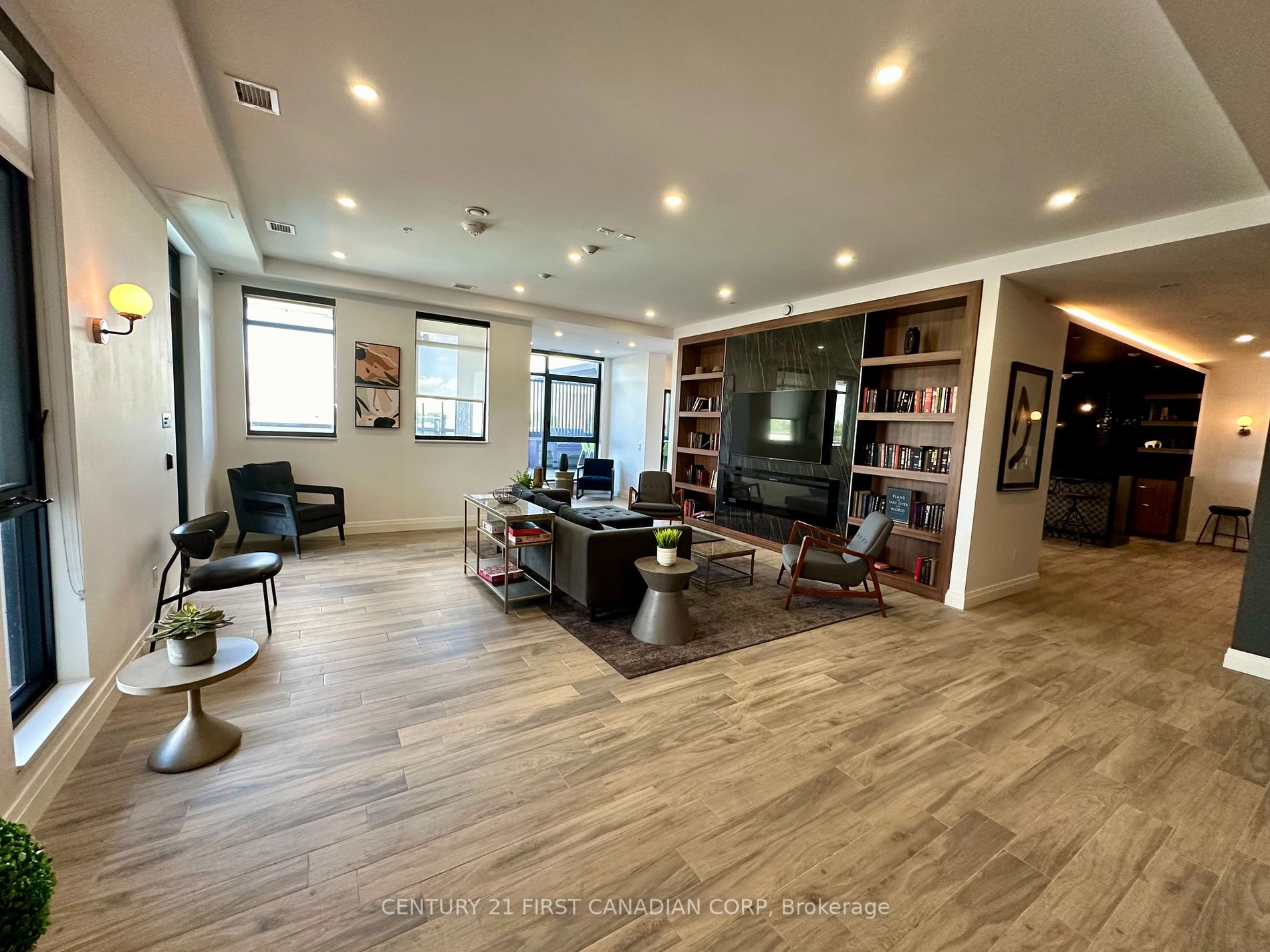 181 King St S, #1503
