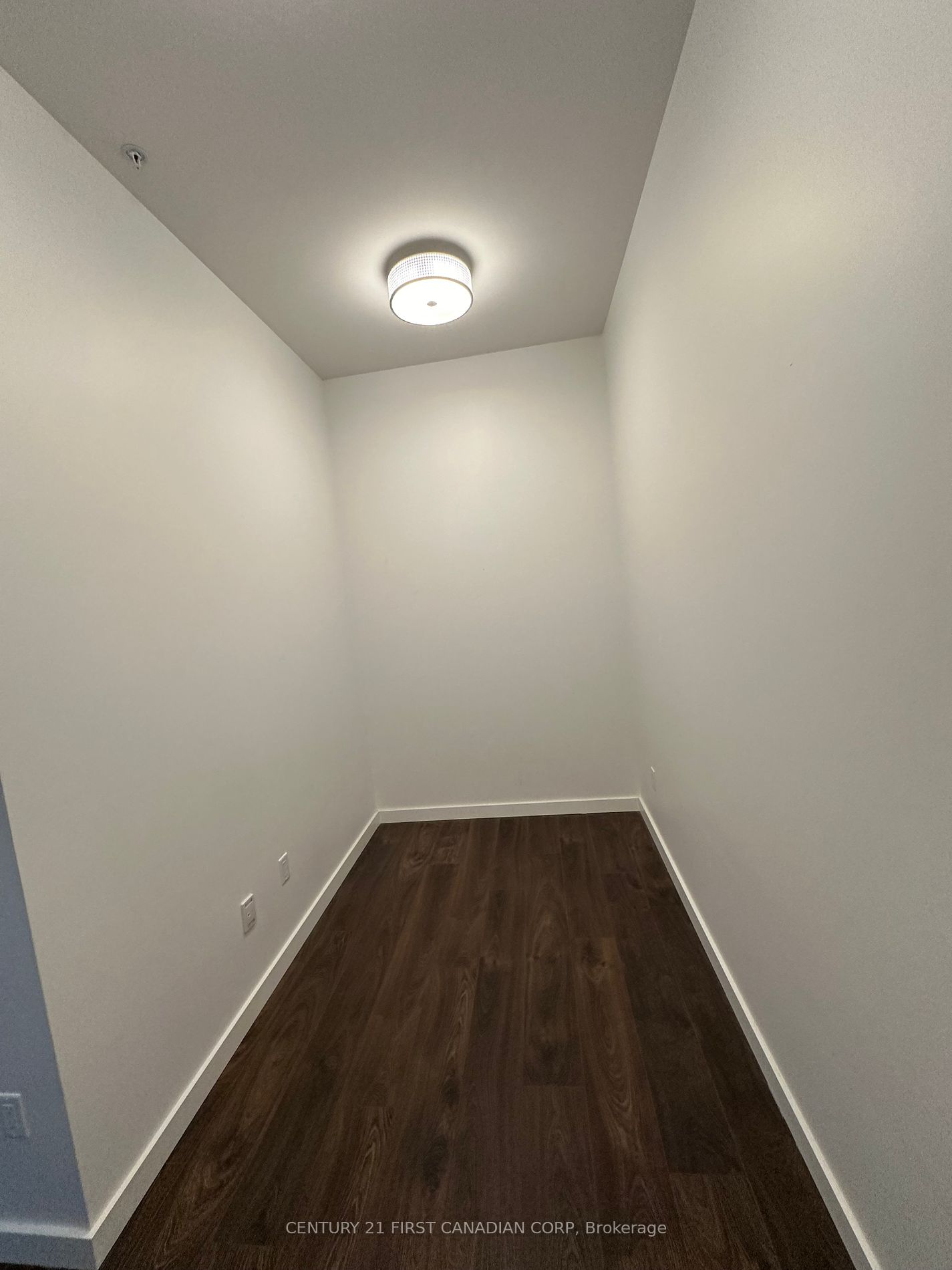 181 King St S, #1503
