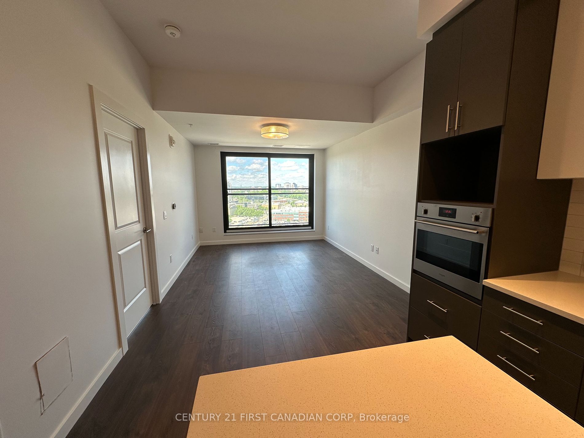 181 King St S, #1503