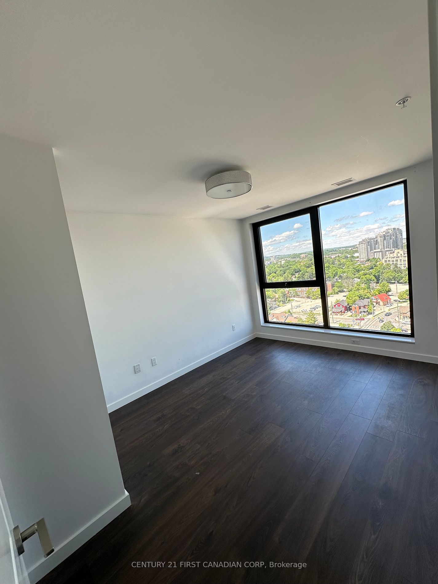 181 King St S, #1503