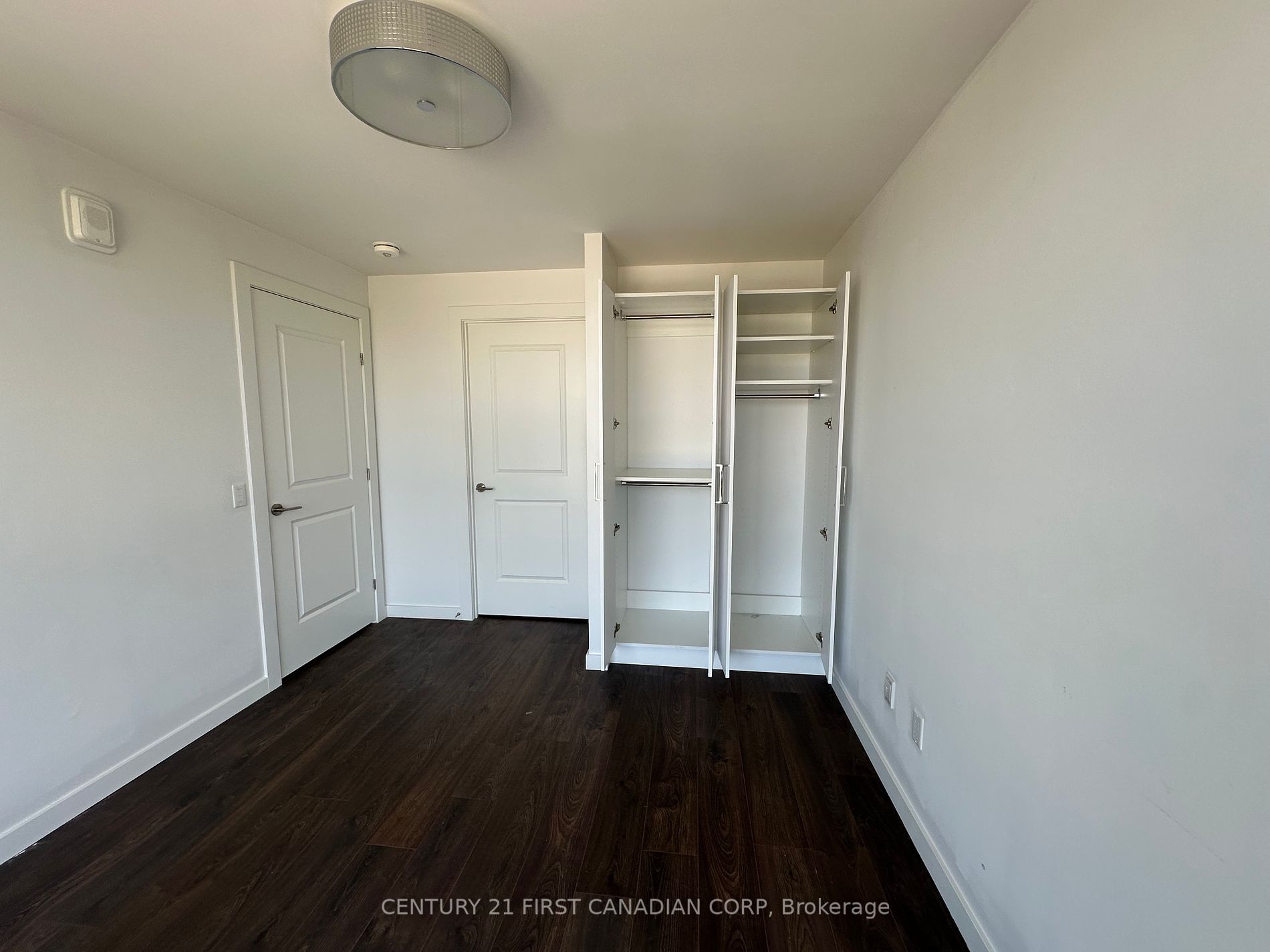 181 King St S, #1503