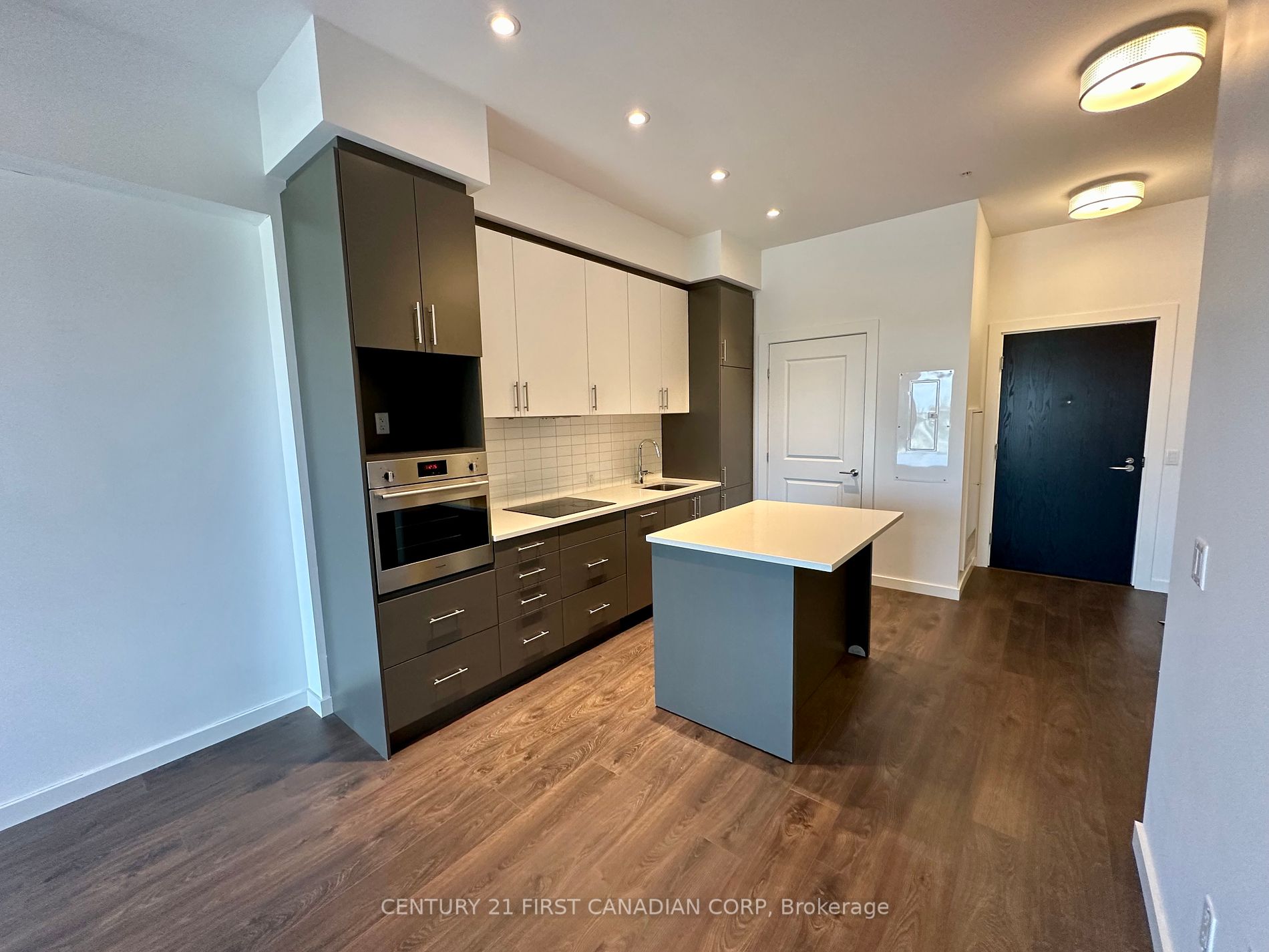 181 King St S, #1503