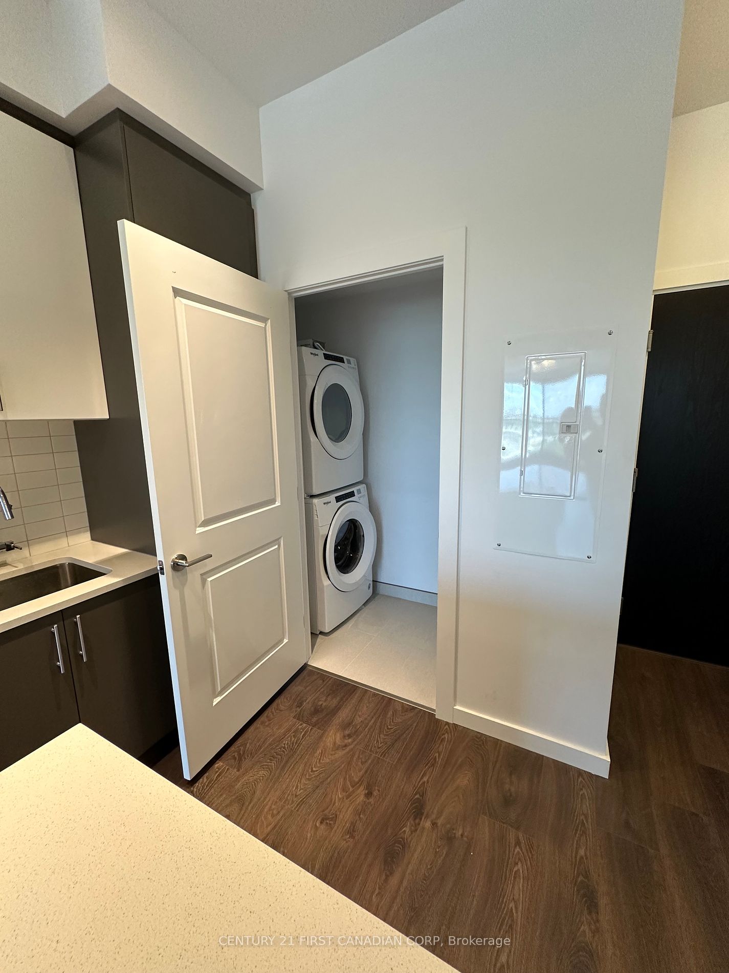 181 King St S, #1503