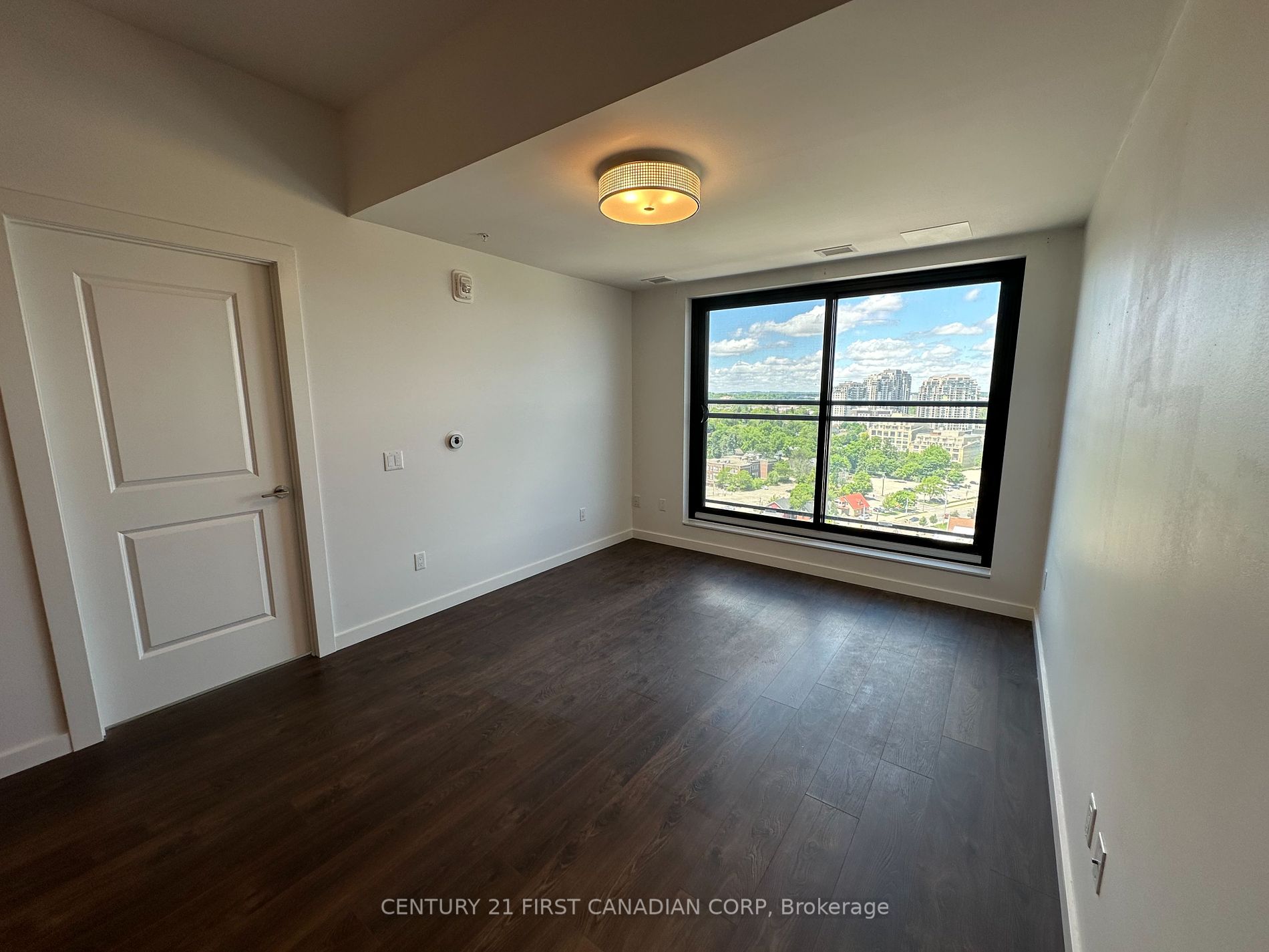 181 King St S, #1503