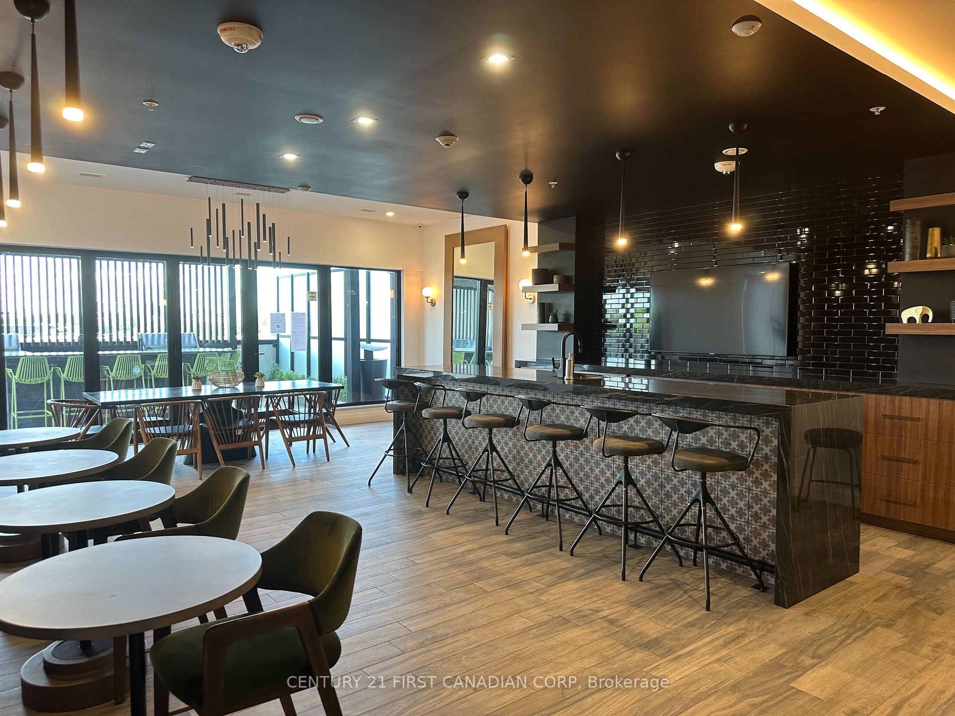 181 King St S, #1503