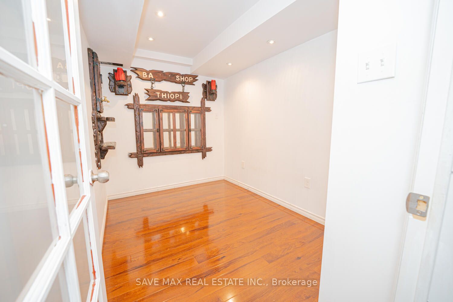 82 Trowbridge Street