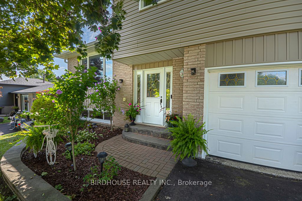 17 Mohawk Drive