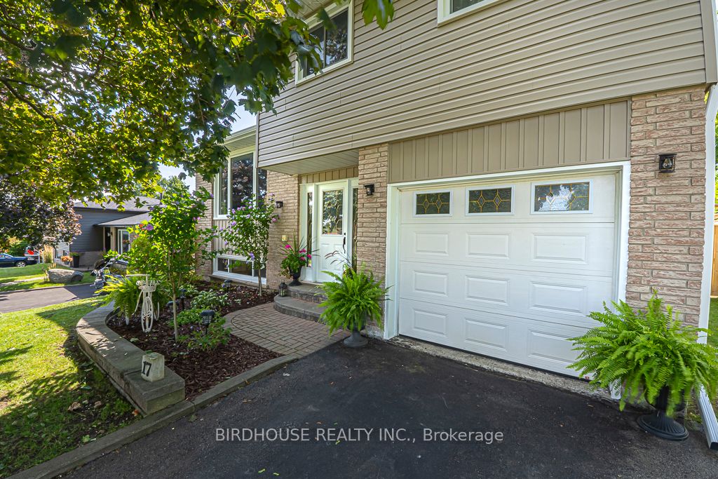 17 Mohawk Drive