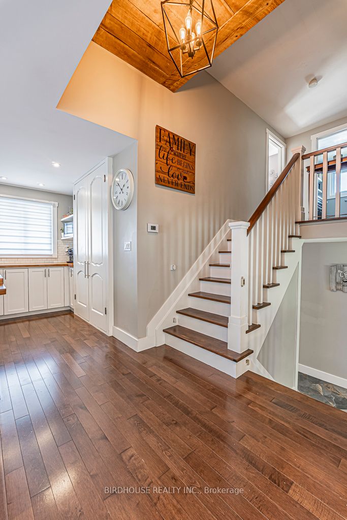 17 Mohawk Drive