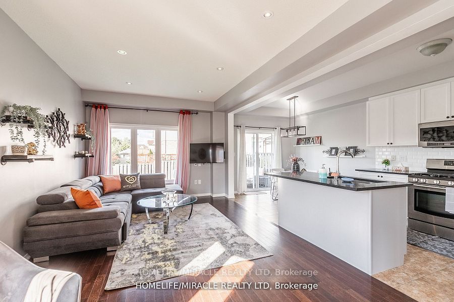 51 Palacebeach Tr