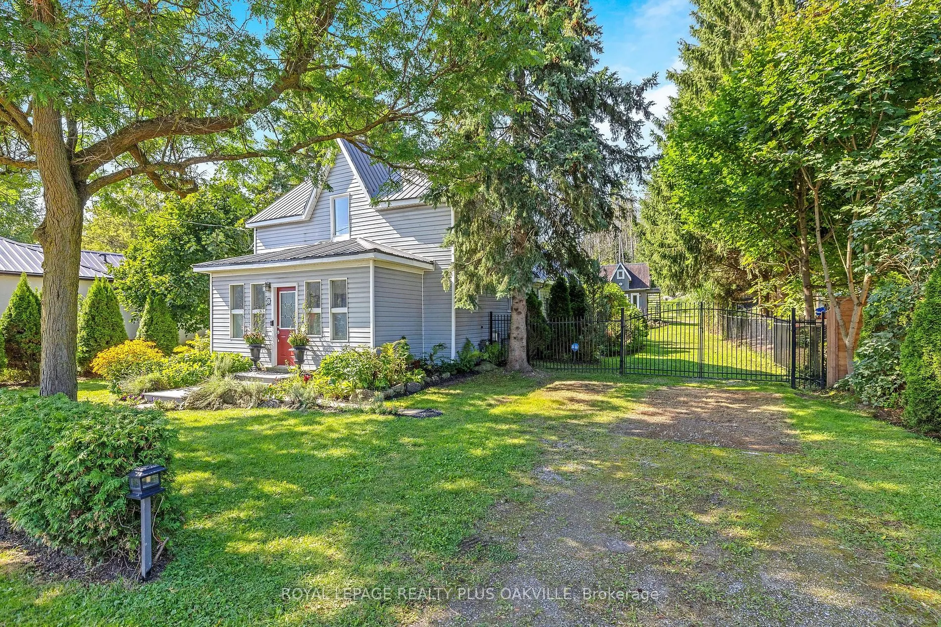 8 Main St
