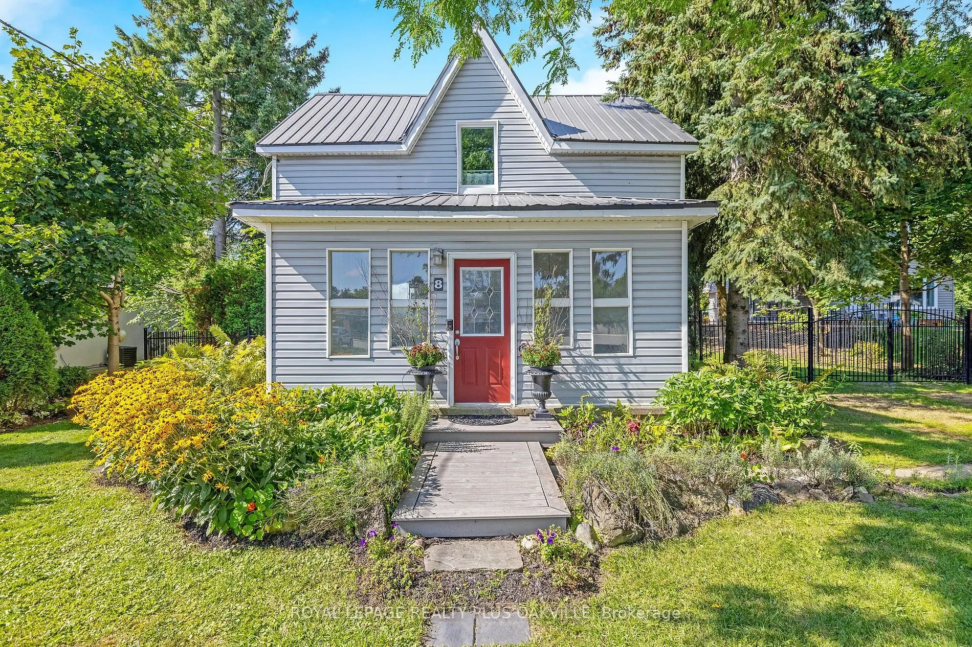 8 Main St