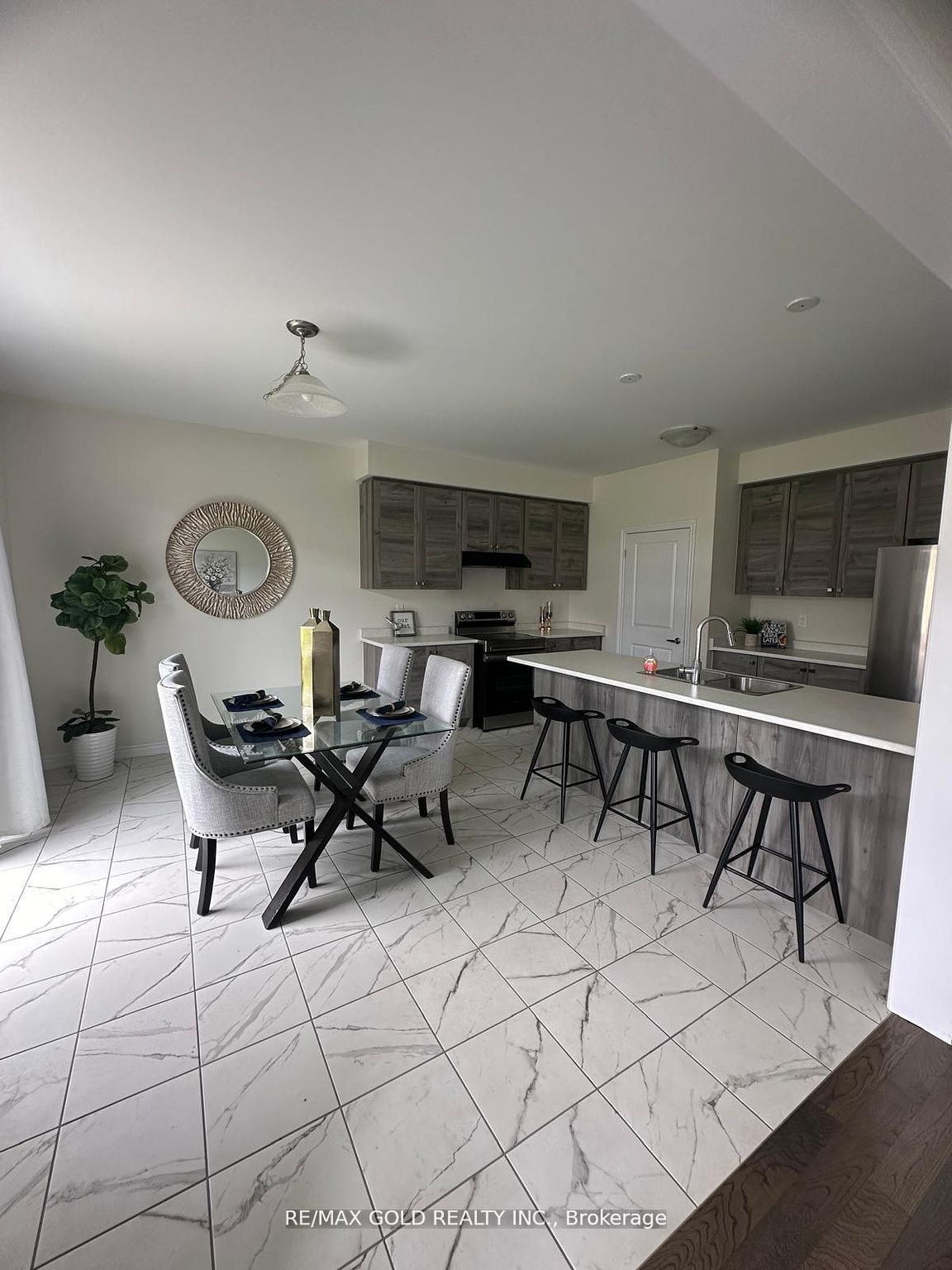 121 Explorer Way