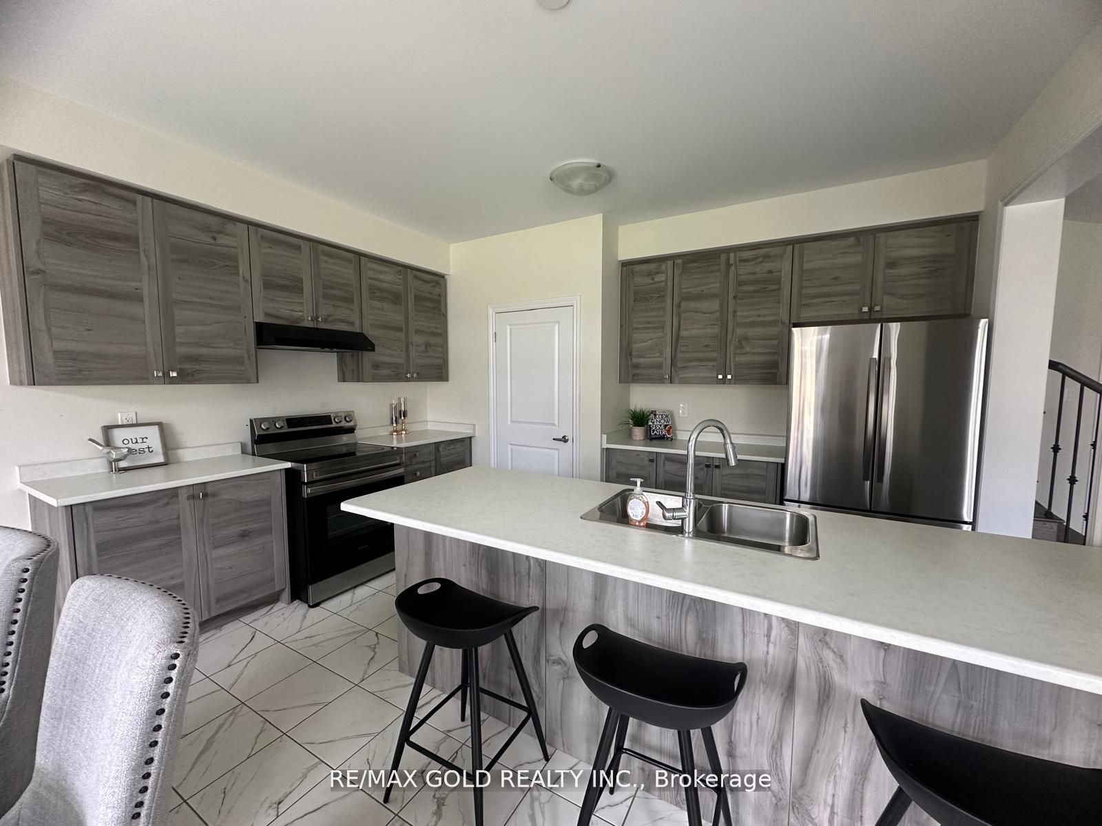 121 Explorer Way