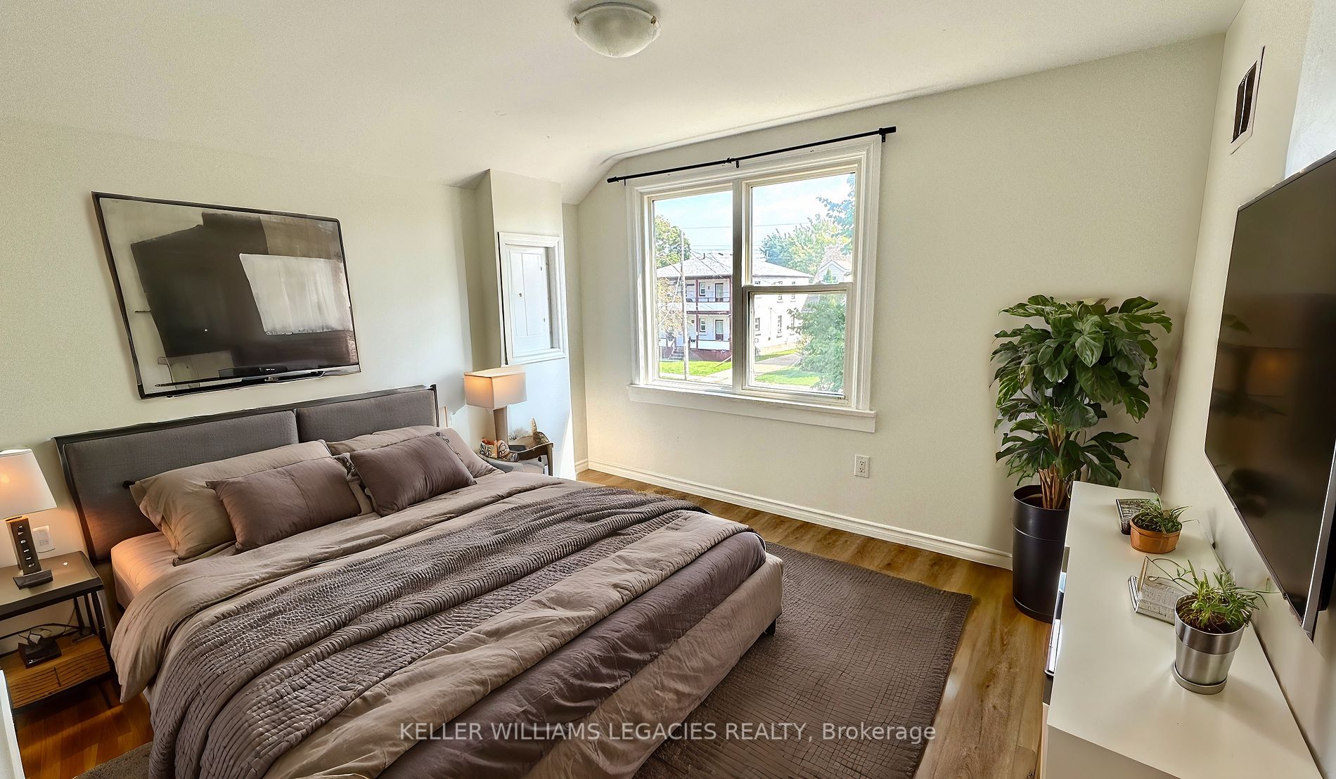 301 Wallace Ave Avenue S #Upper
