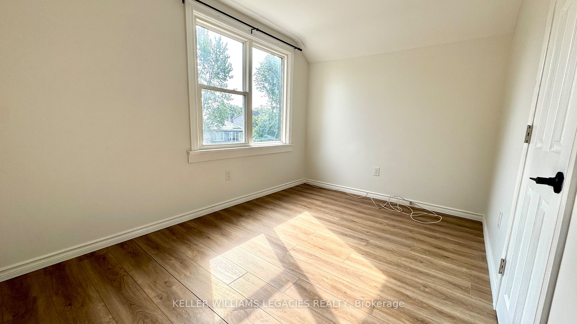 301 Wallace Ave Avenue S #Upper