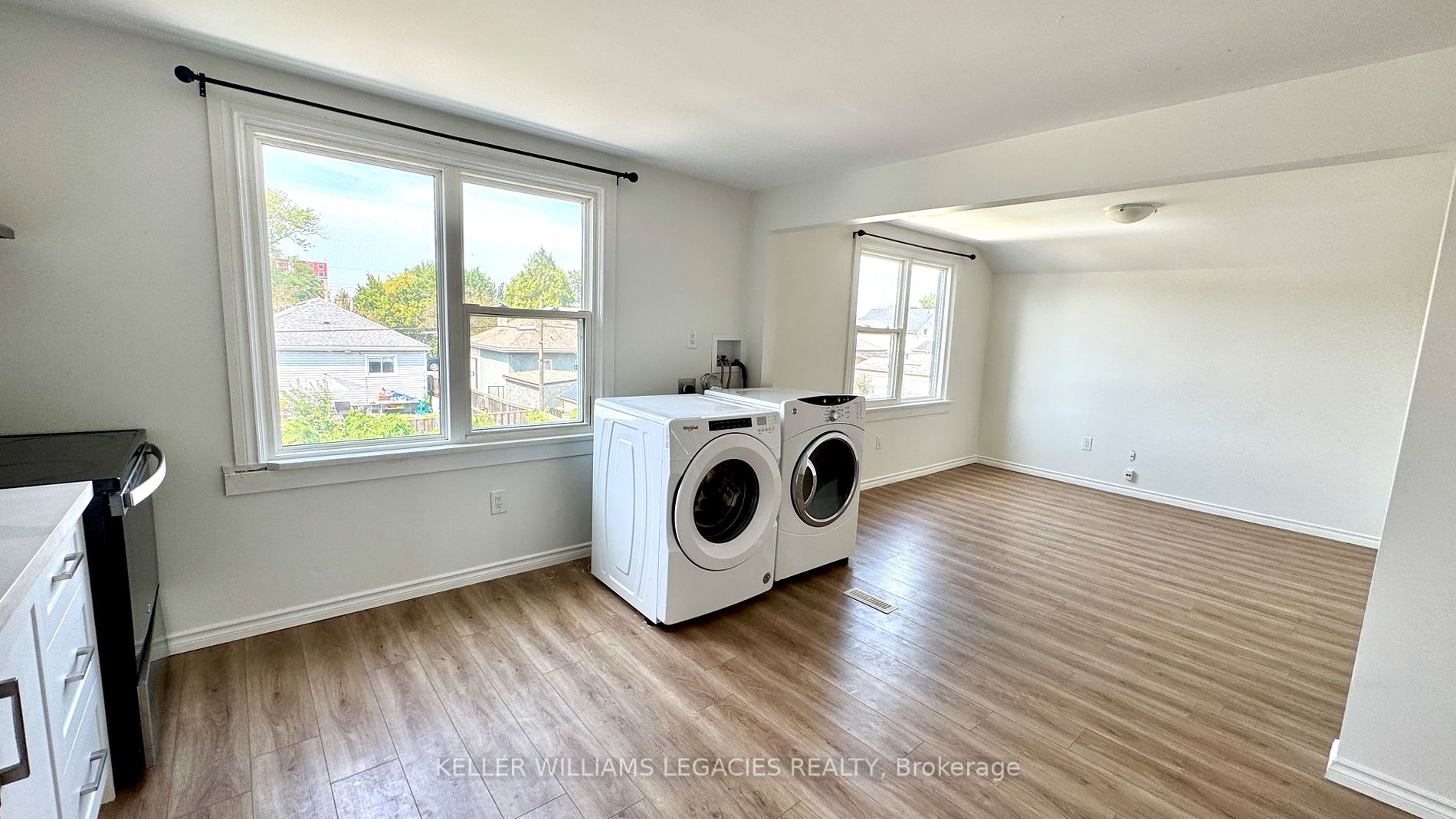 301 Wallace Ave Avenue S #Upper