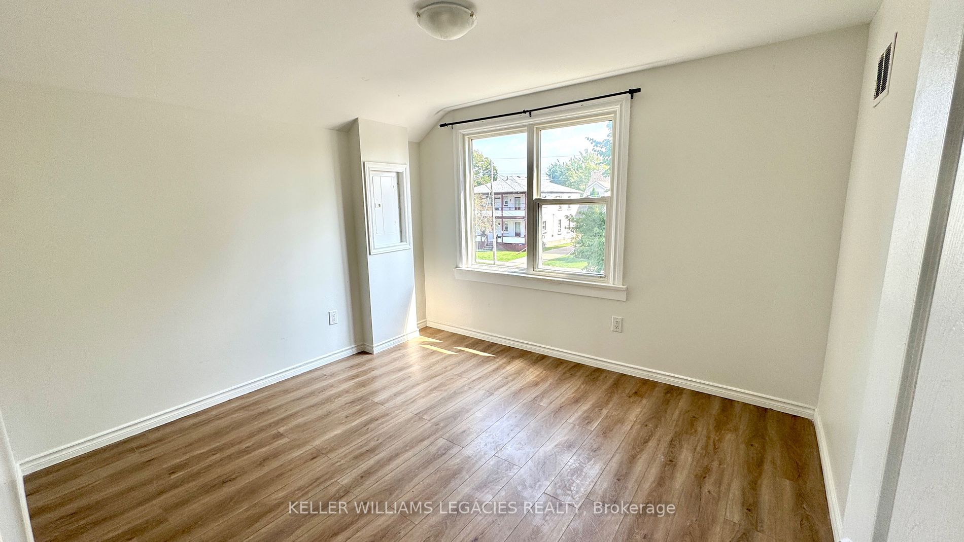 301 Wallace Ave Avenue S #Upper