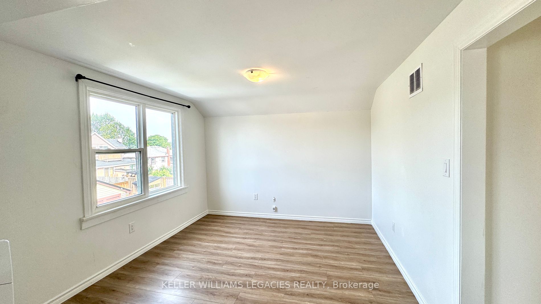 301 Wallace Ave Avenue S #Upper