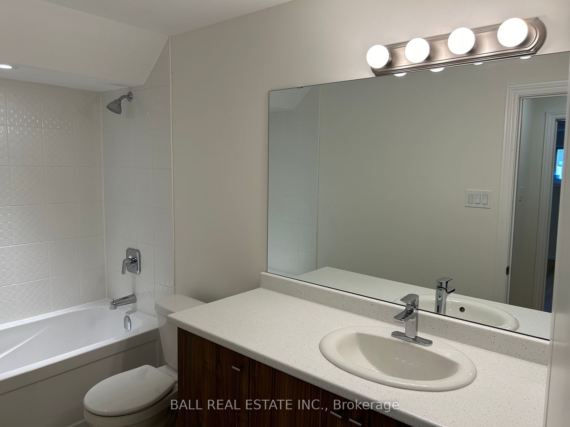 17 Lakewood Crescent #26