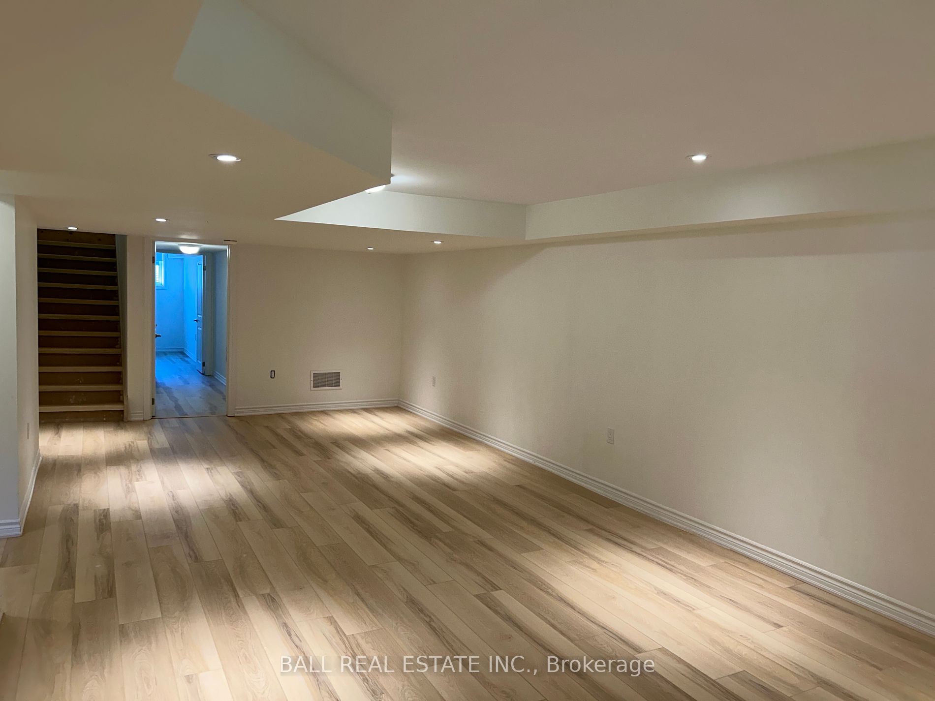 17 Lakewood Crescent #26