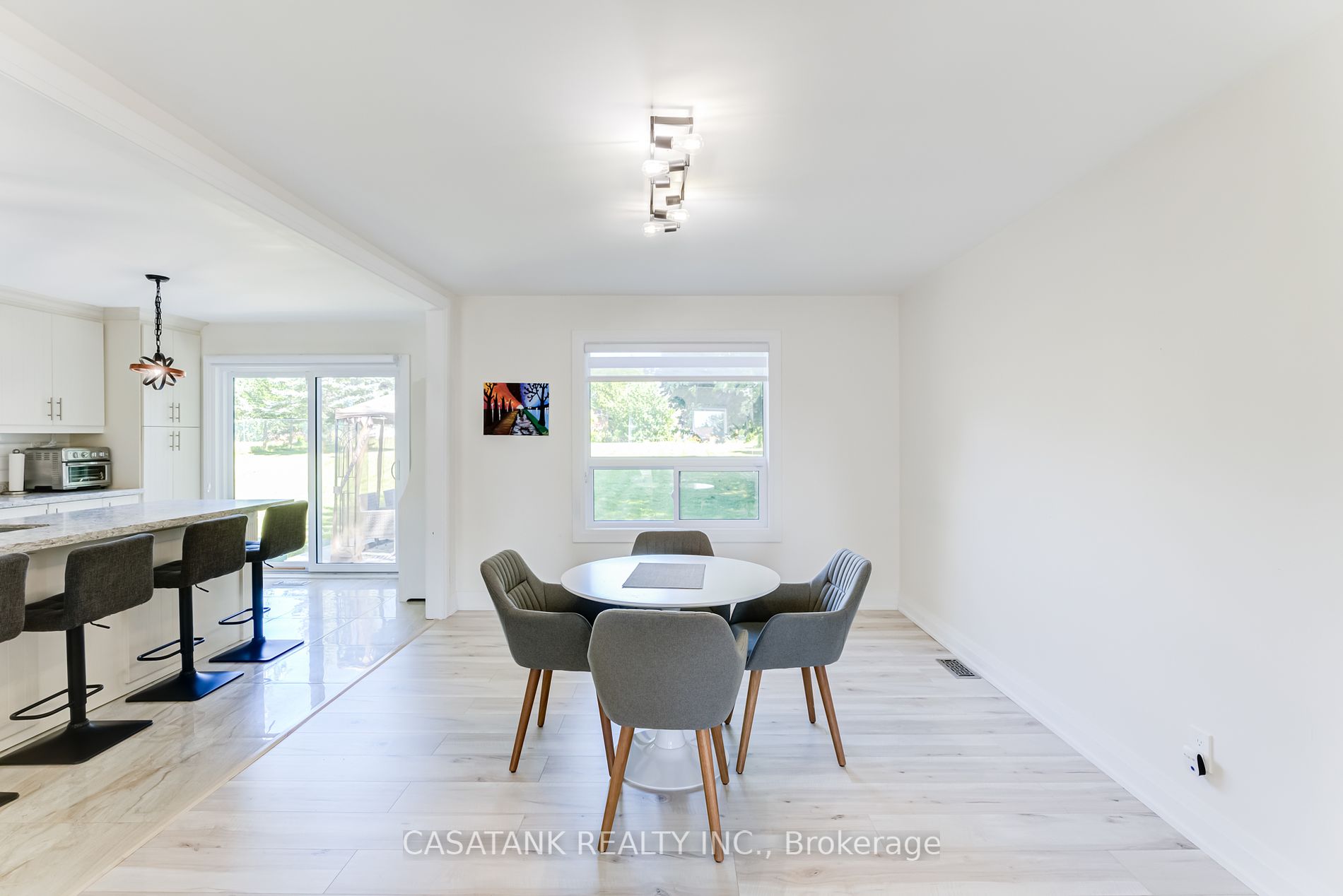 11 Peter St