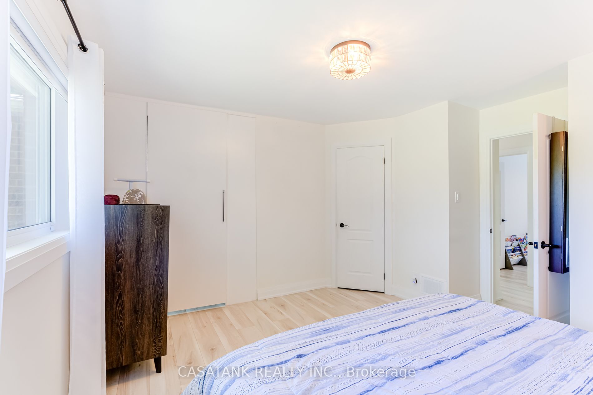 11 Peter St