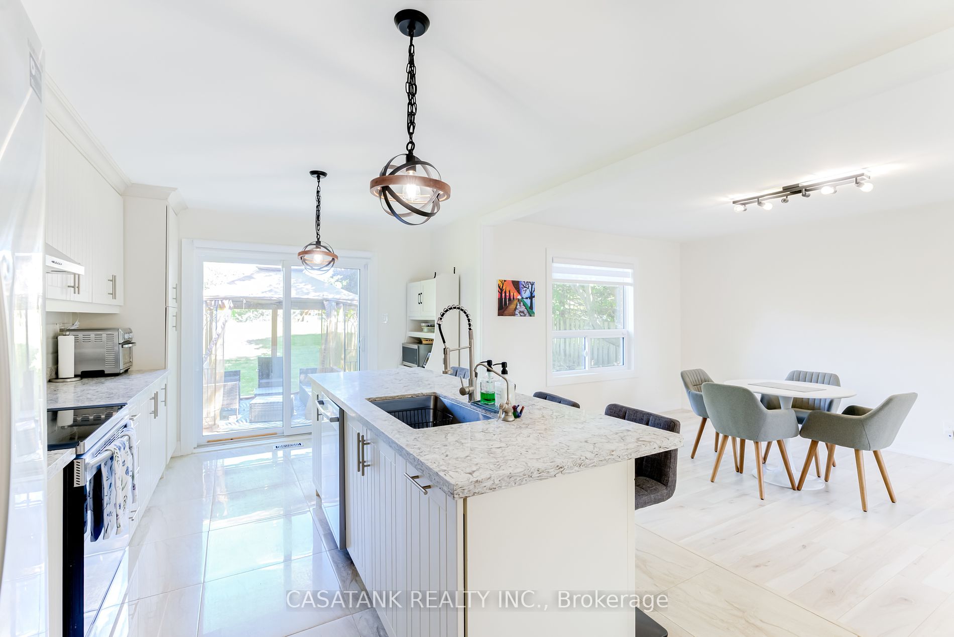 11 Peter St
