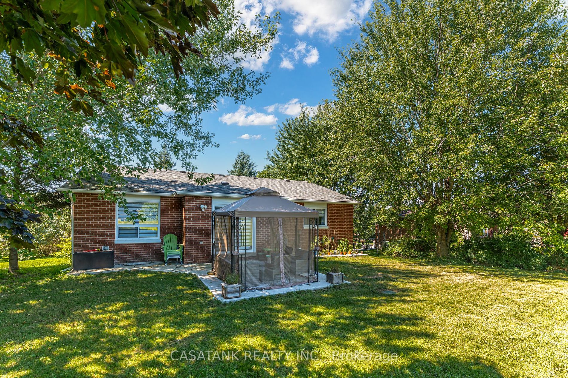 11 Peter St