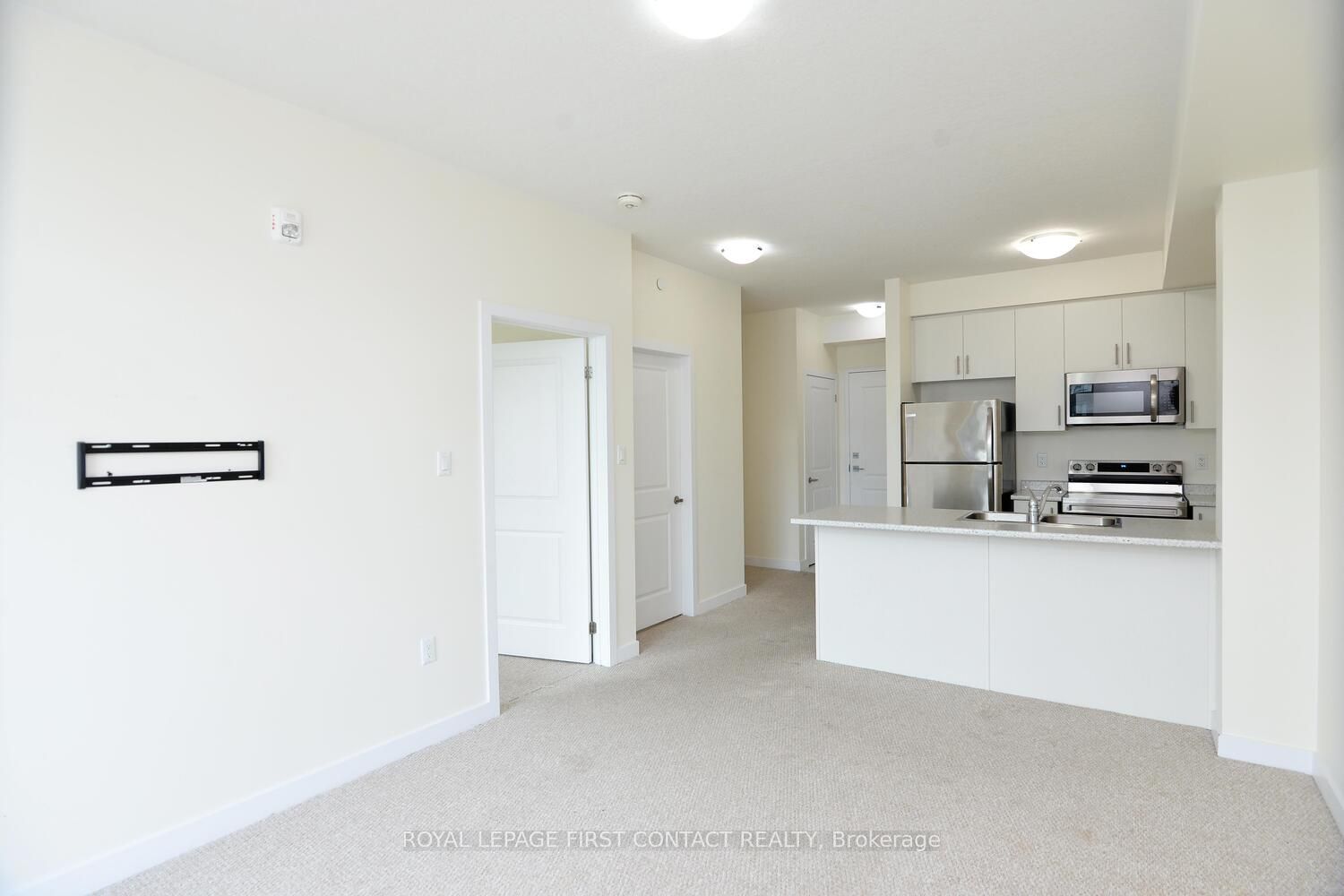 125 Shoreview Pl, #404