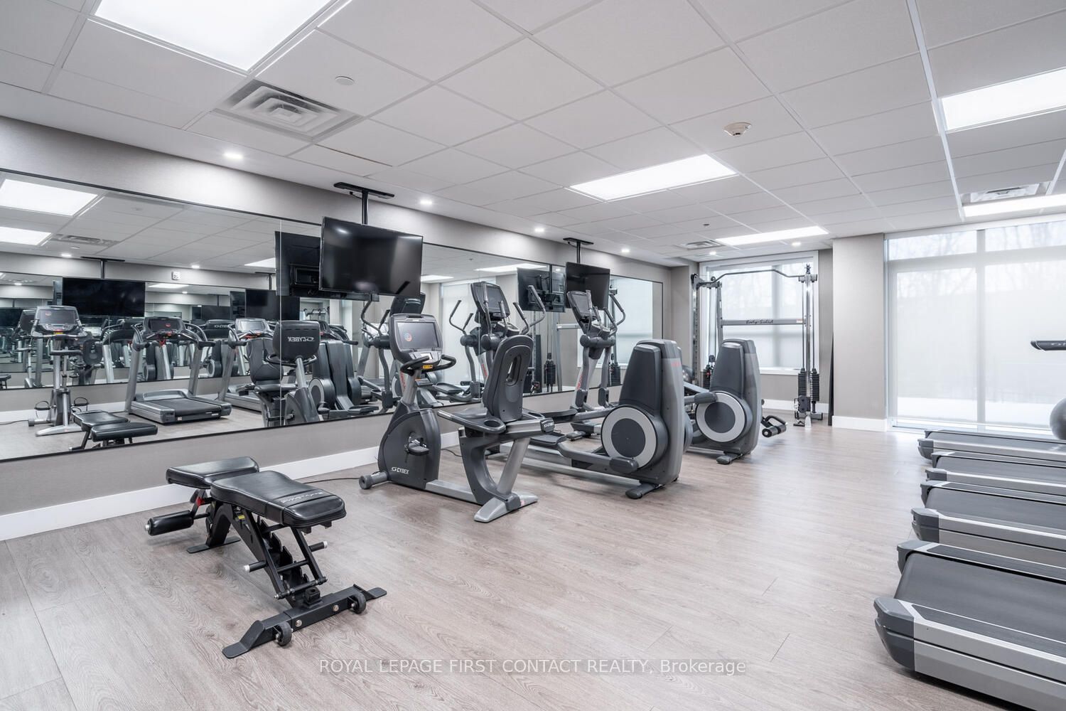 125 Shoreview Pl, #404