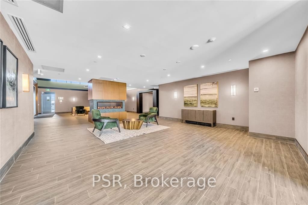 450 DUNDAS St E, #1213
