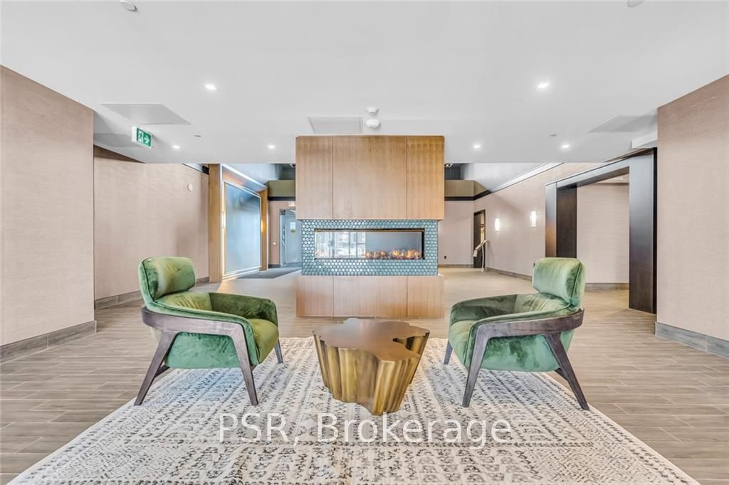 450 DUNDAS St E, #1213