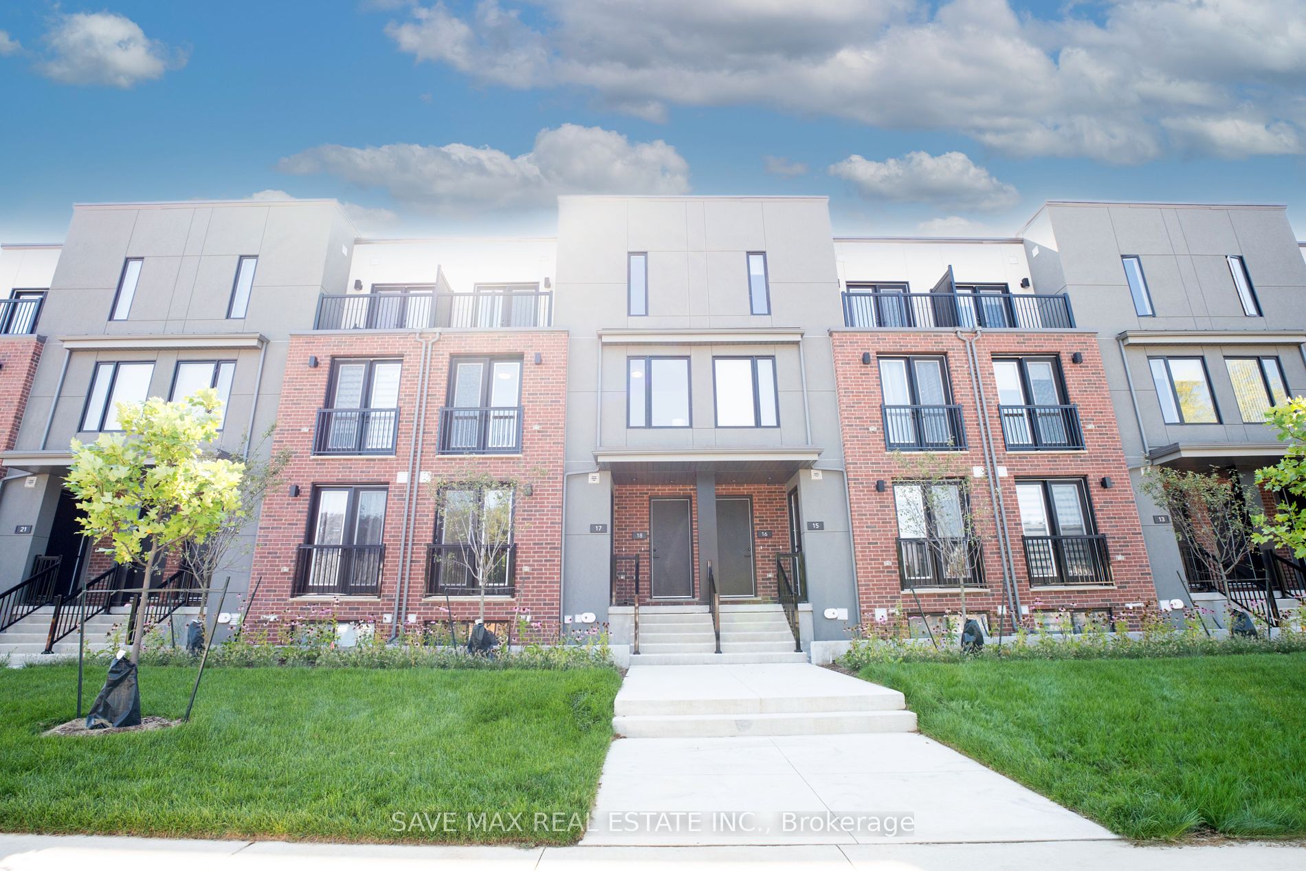 99 Roger St, #18