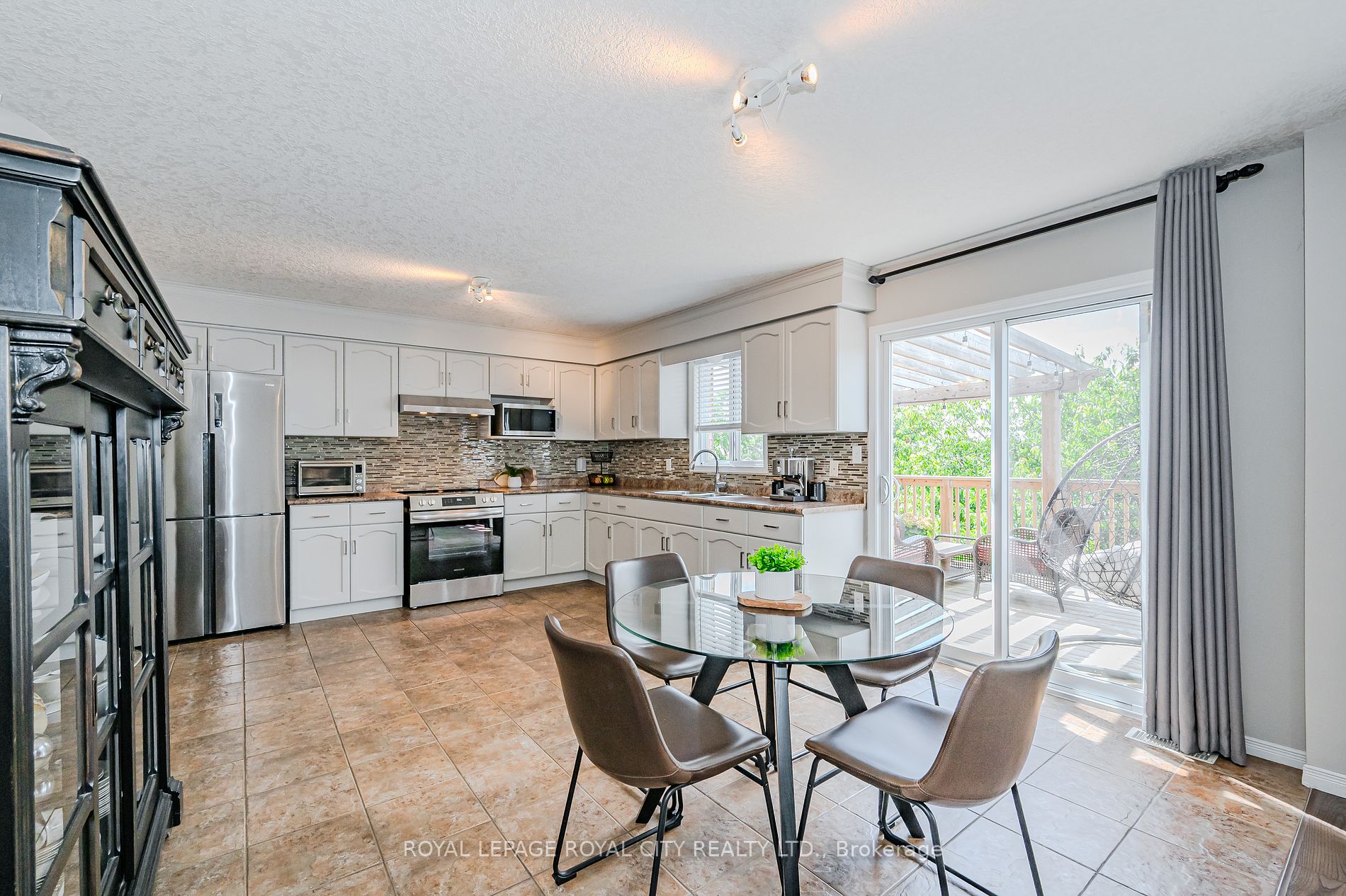 173 Clair Rd W