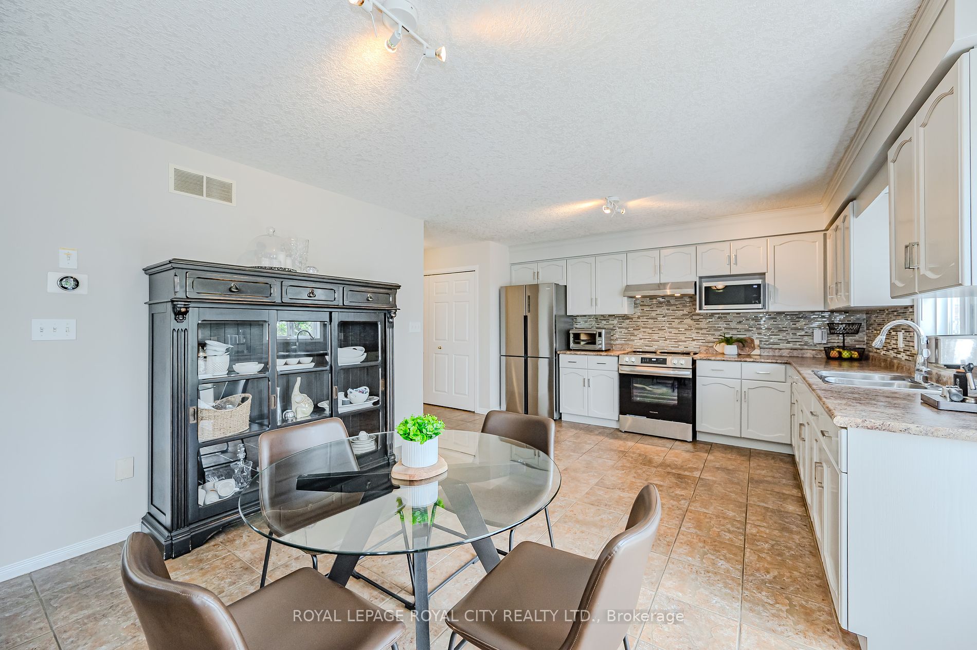 173 Clair Rd W
