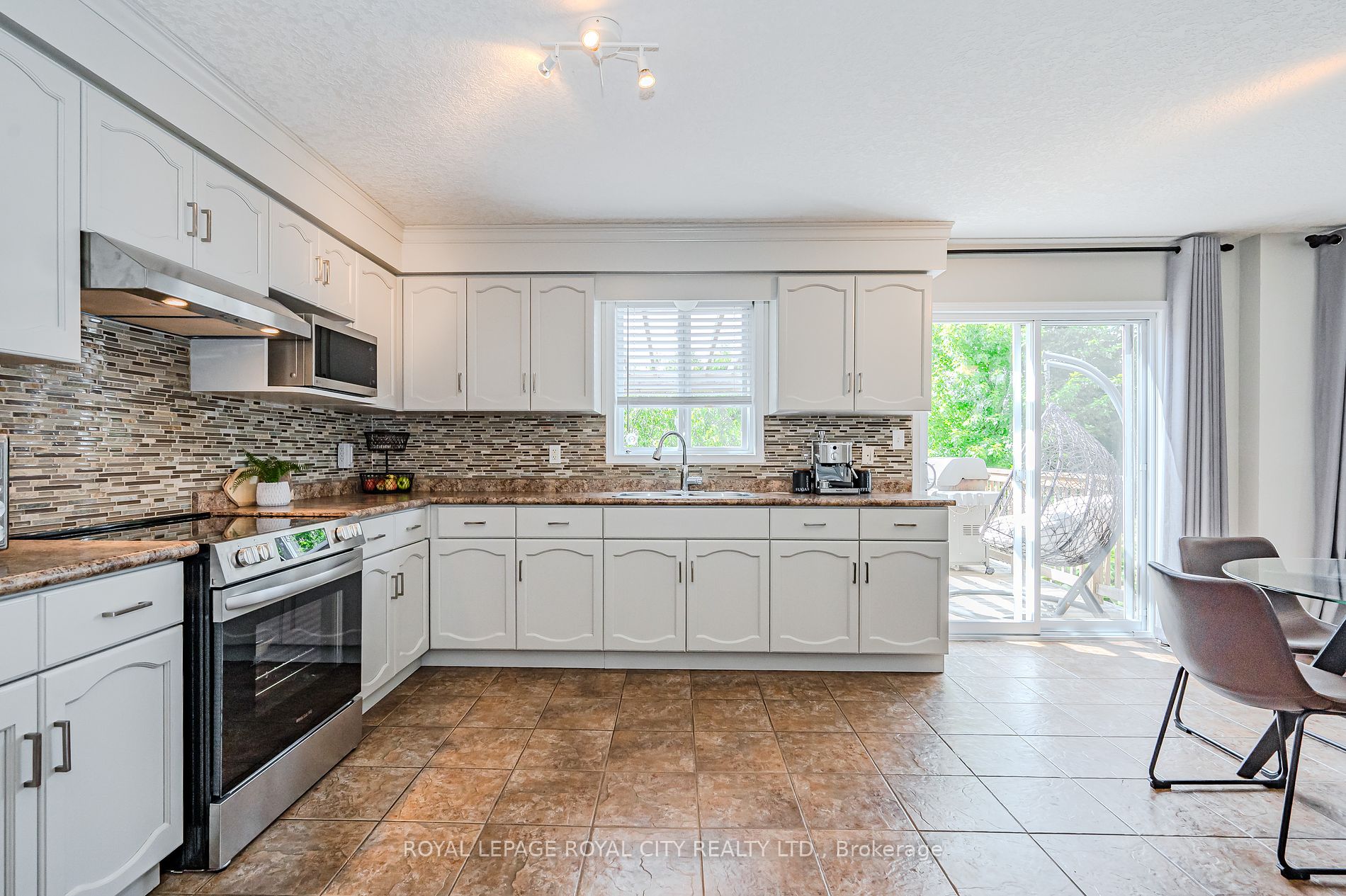 173 Clair Rd W