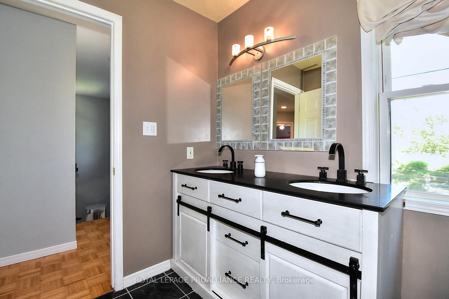 8 Parker Dr